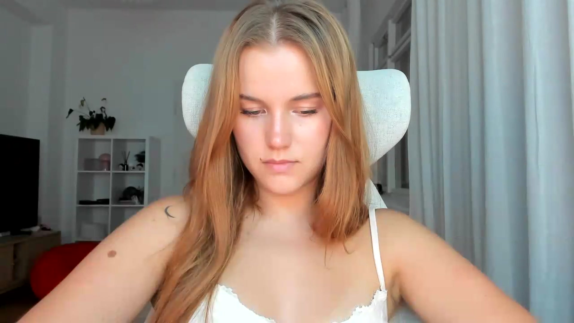 Gallery image thumbnail from Lia_lisia's myfreecams stream on, 07/26/2026, 20:59 image 6 of 20
