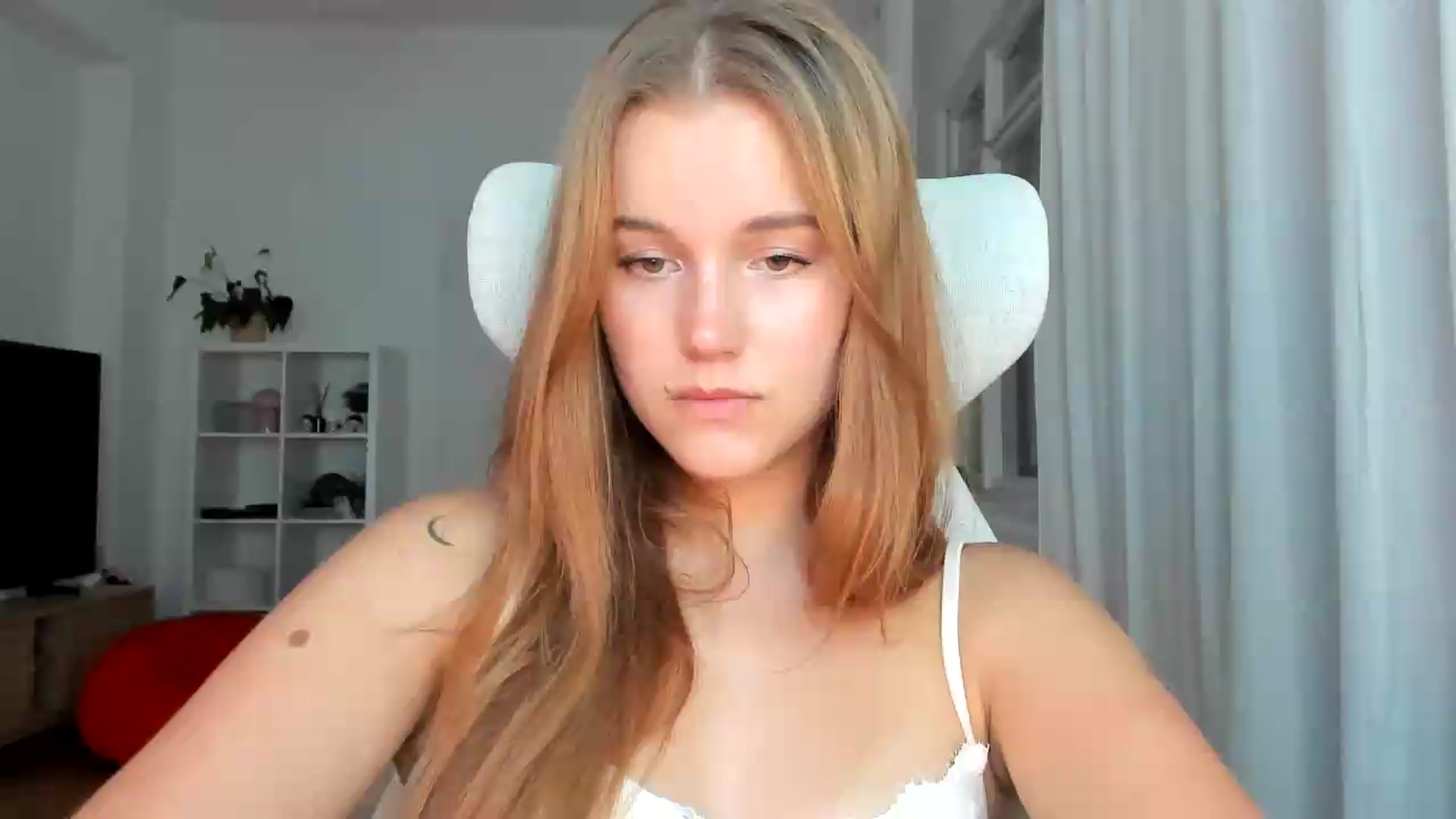 Gallery image thumbnail from Lia_lisia's myfreecams stream on, 07/26/2026, 20:59 image 5 of 20