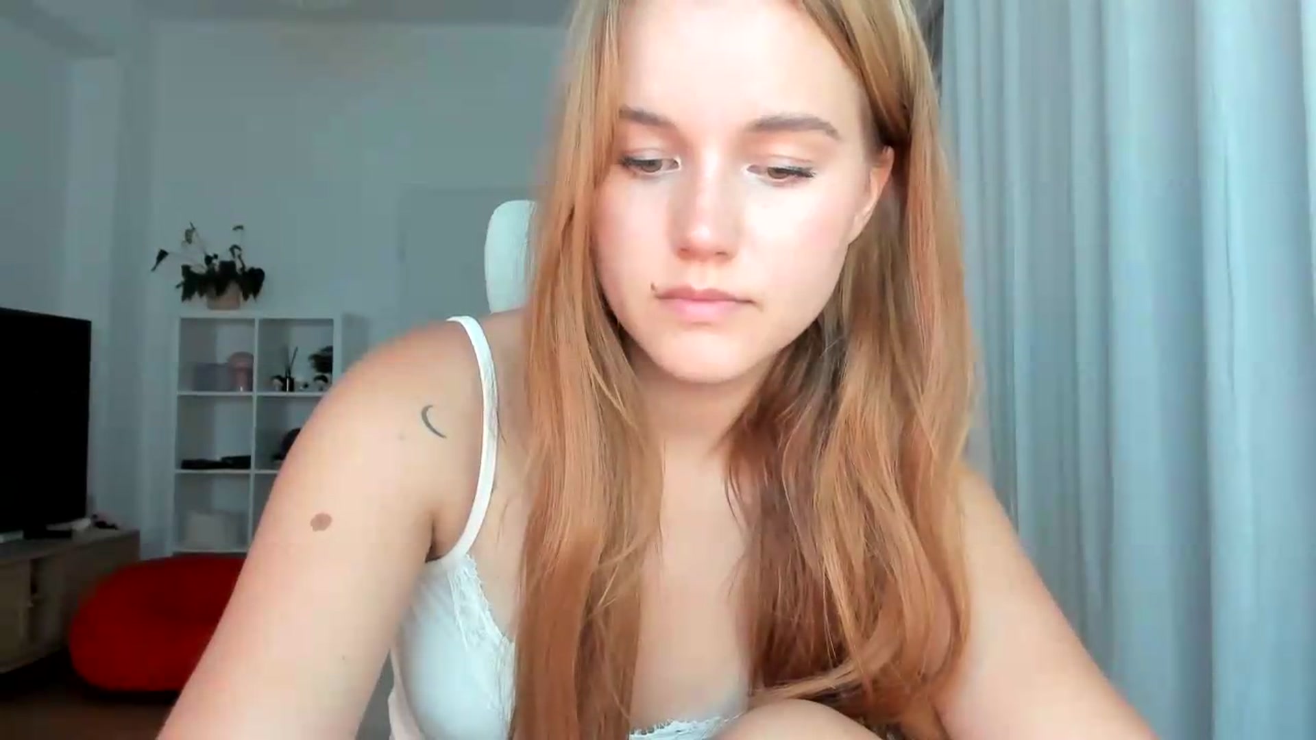 Gallery image thumbnail from Lia_lisia's myfreecams stream on, 07/26/2026, 20:59 image 10 of 20