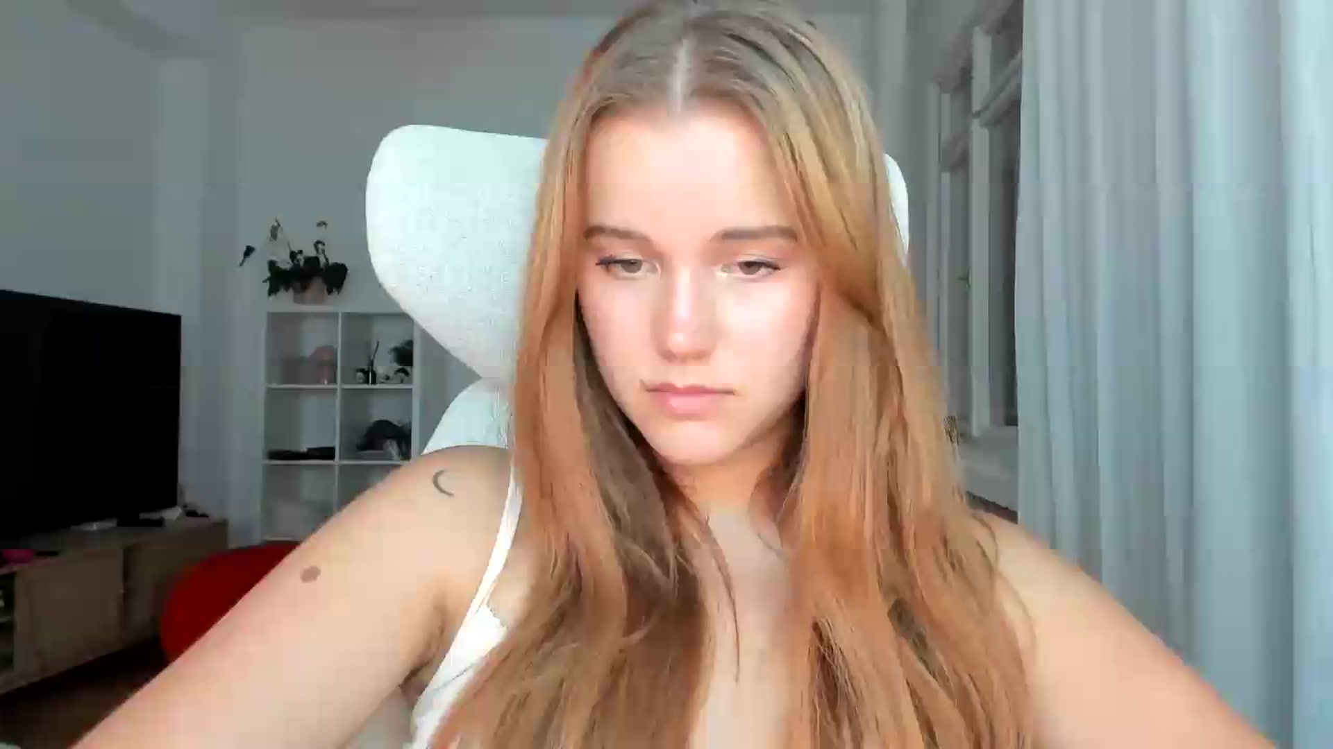 Gallery image thumbnail from Lia_lisia's myfreecams stream on, 07/26/2026, 20:59 image 15 of 20