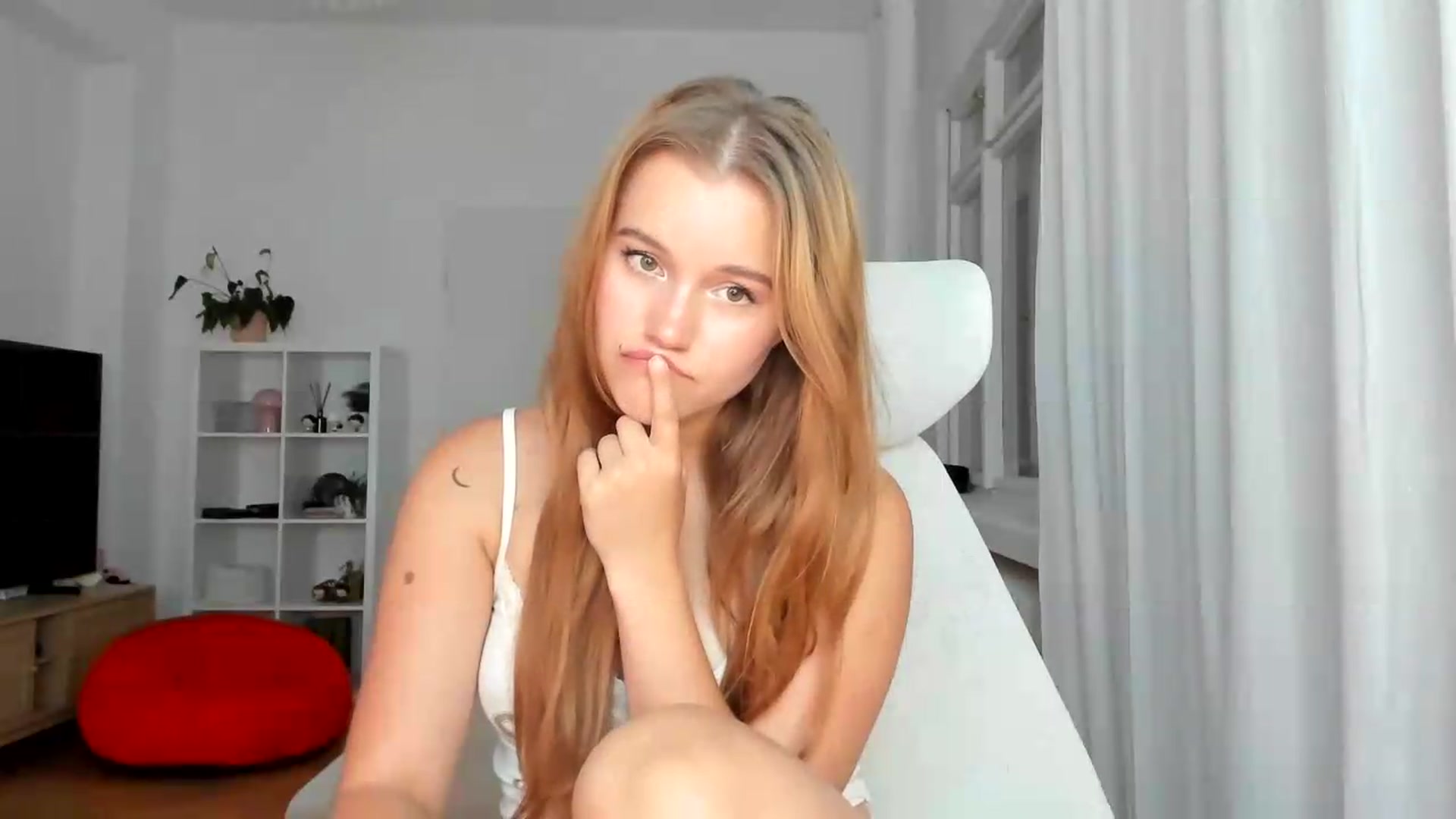 Gallery image thumbnail from Lia_lisia's myfreecams stream on, 07/26/2026, 20:59 image 8 of 20