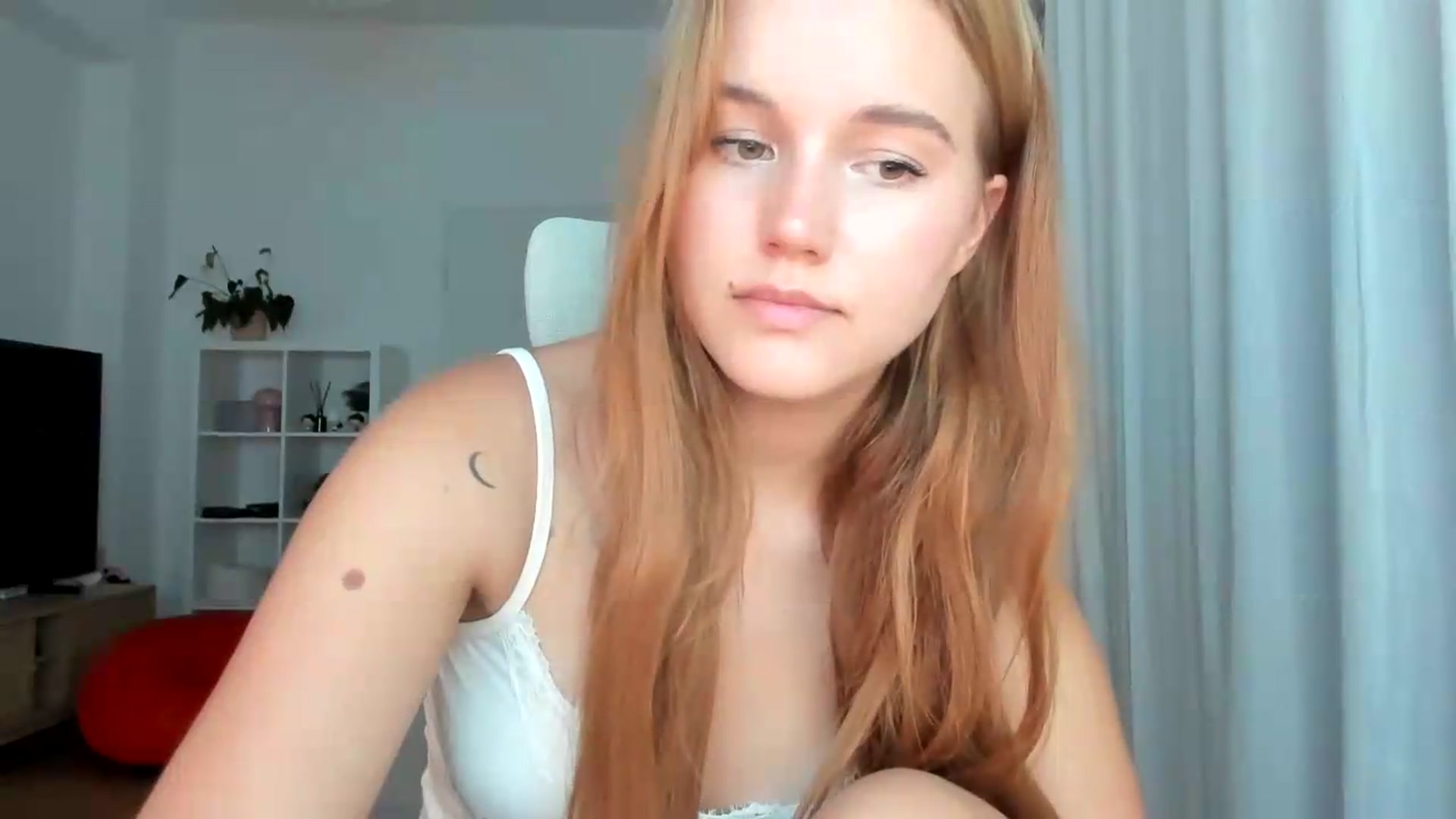Gallery image thumbnail from Lia_lisia's myfreecams stream on, 07/26/2026, 20:59 image 9 of 20