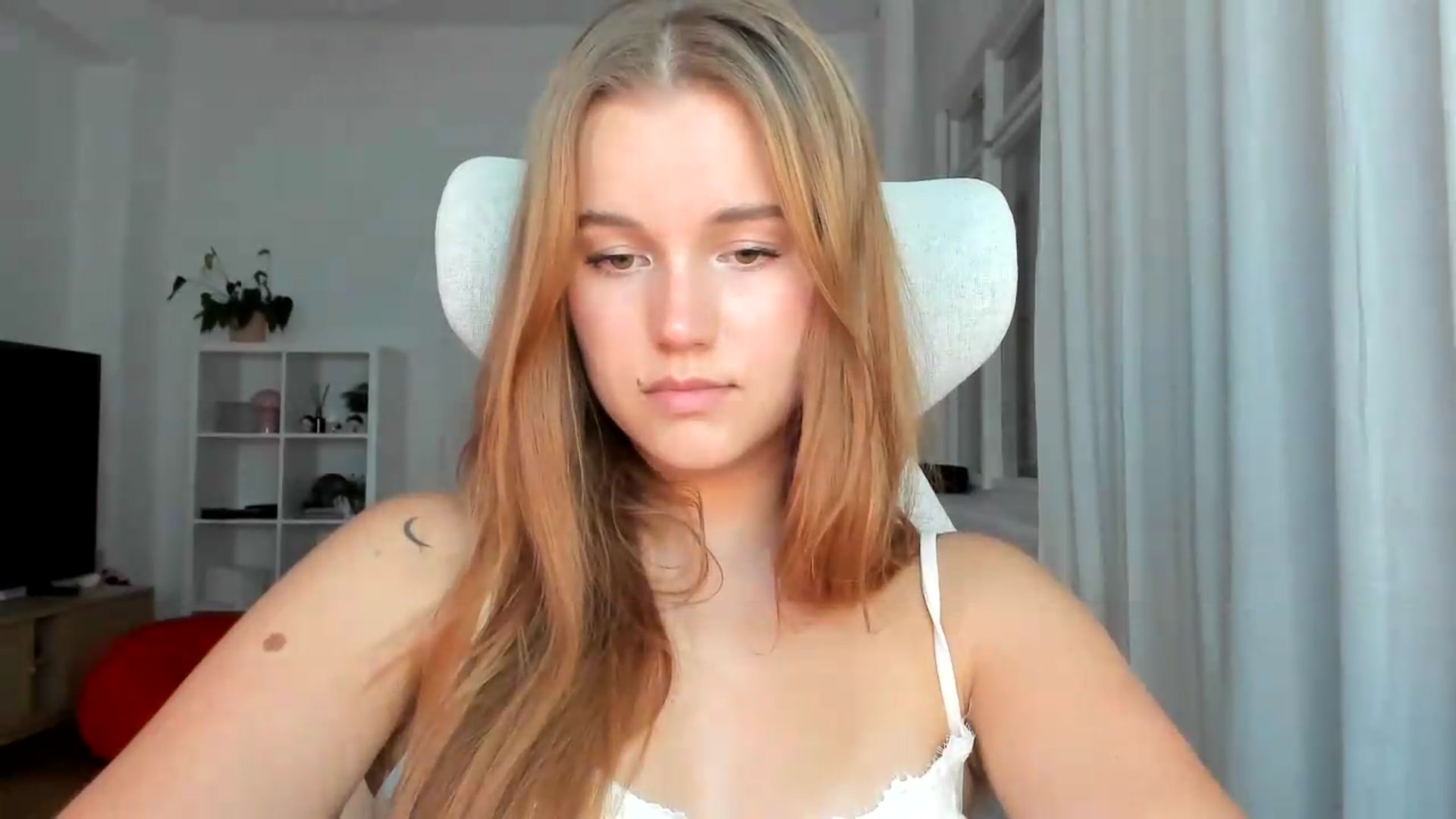 Gallery image thumbnail from Lia_lisia's myfreecams stream on, 07/26/2026, 20:59 image 4 of 20