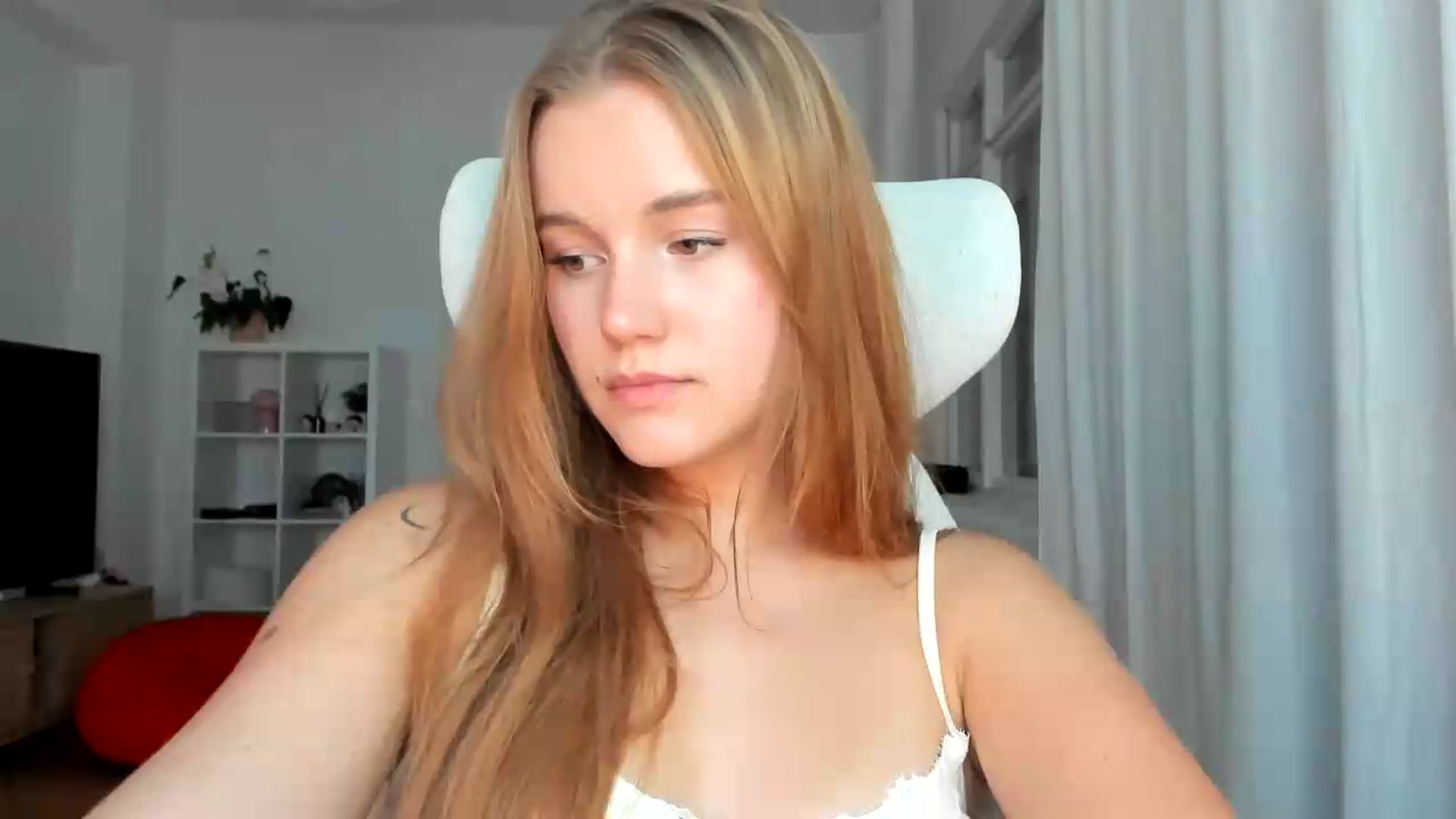 Gallery image thumbnail from Lia_lisia's myfreecams stream on, 07/26/2026, 20:59 image 3 of 20