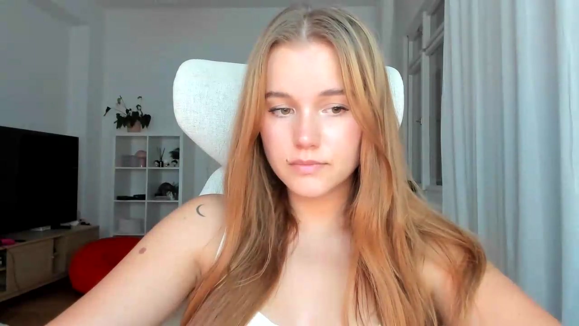 Gallery image thumbnail from Lia_lisia's myfreecams stream on, 07/26/2026, 20:59 image 19 of 20