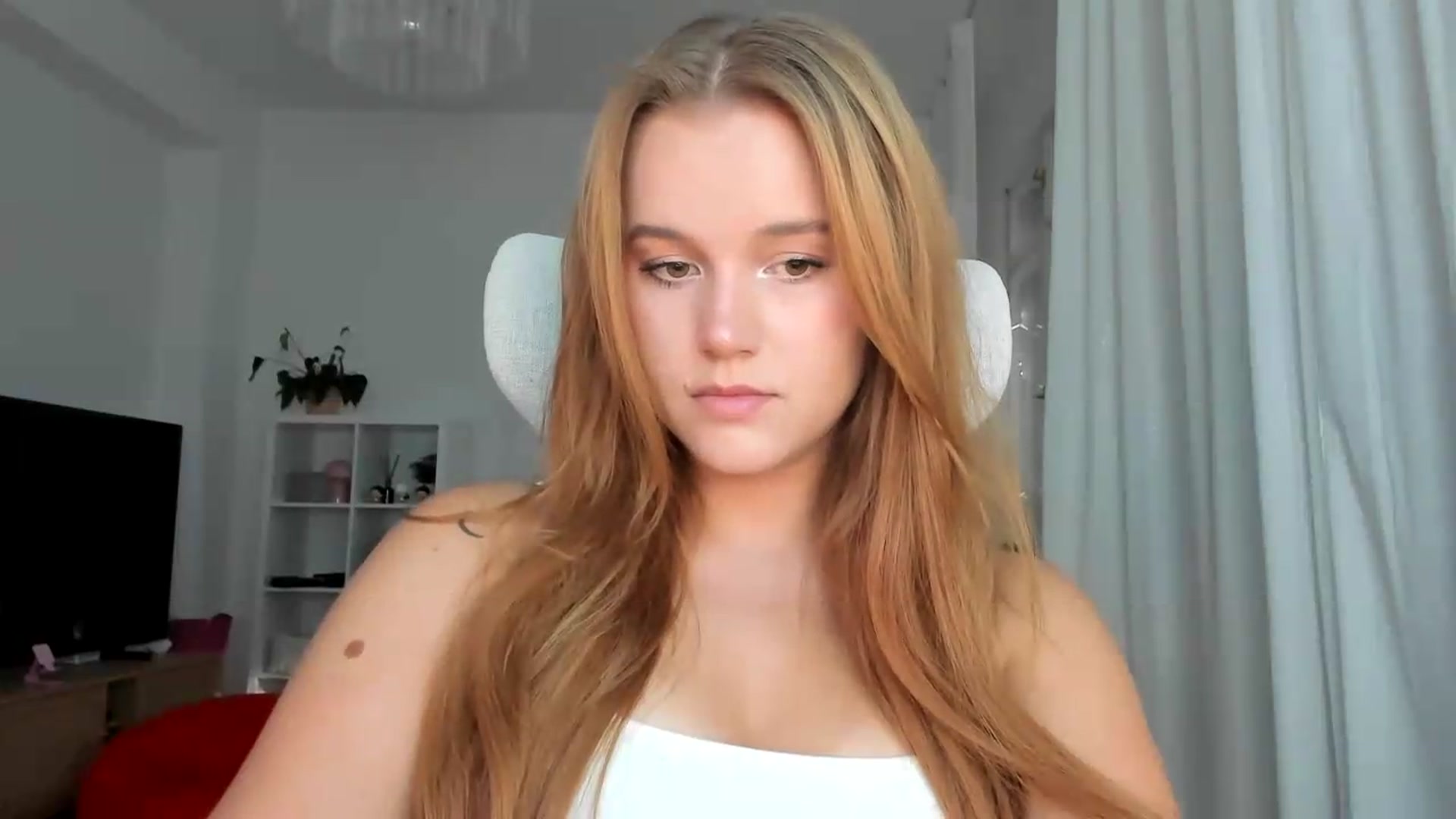 Gallery image thumbnail from Lia_lisia's myfreecams stream on, 07/28/2026, 16:20 image 4 of 20