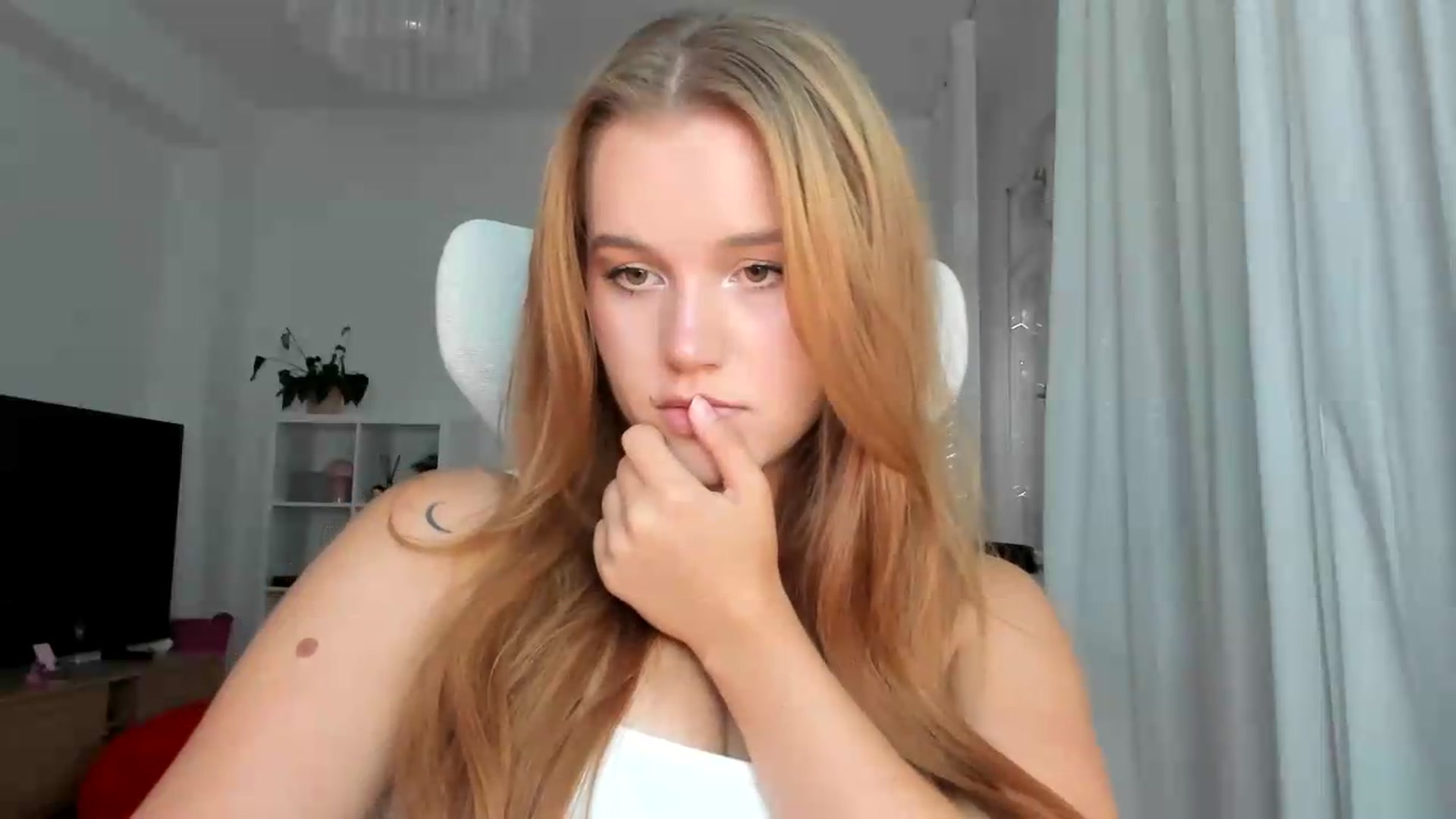 Gallery image thumbnail from Lia_lisia's myfreecams stream on, 07/28/2026, 16:20 image 6 of 20