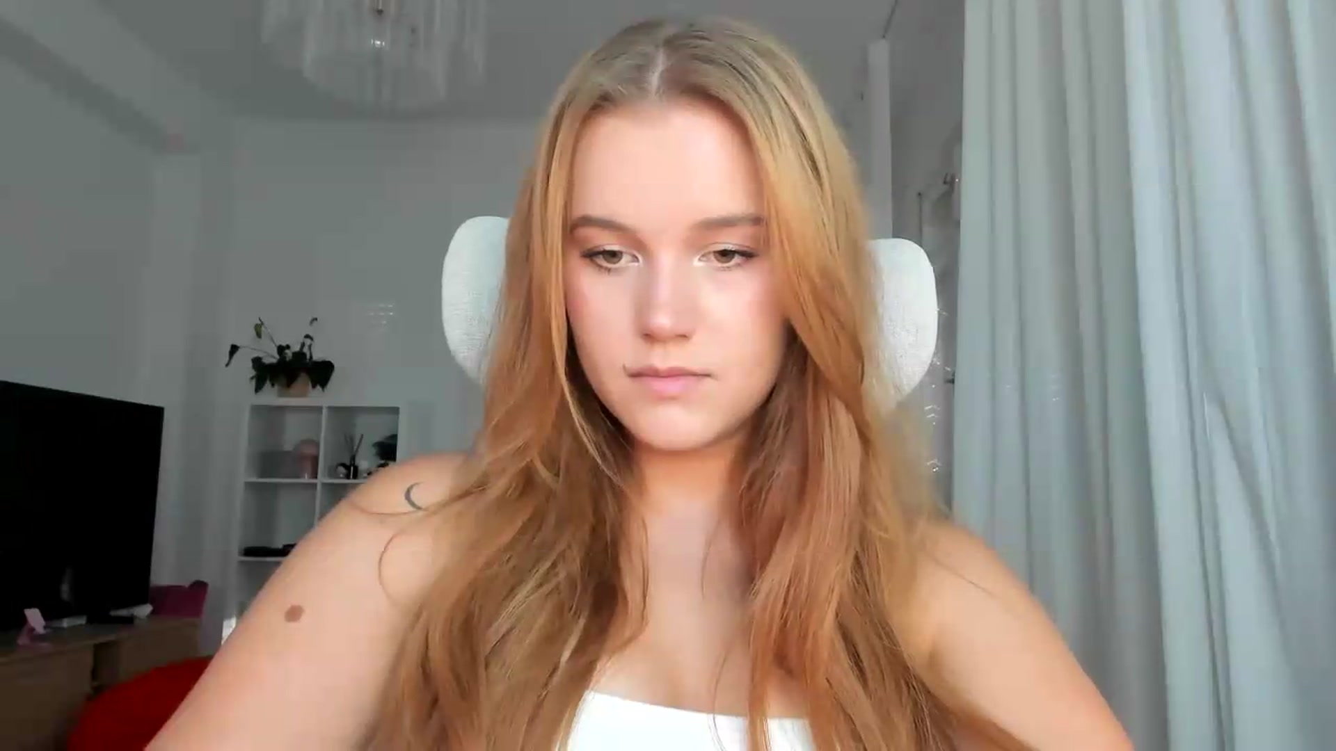 Gallery image thumbnail from Lia_lisia's myfreecams stream on, 07/28/2026, 16:20 image 11 of 20