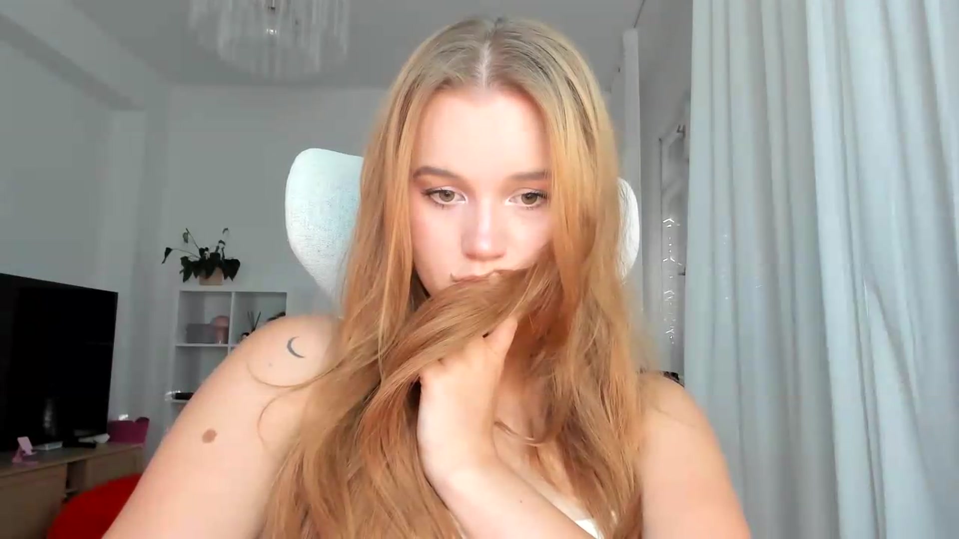 Gallery image thumbnail from Lia_lisia's myfreecams stream on, 07/28/2026, 16:20 image 14 of 20