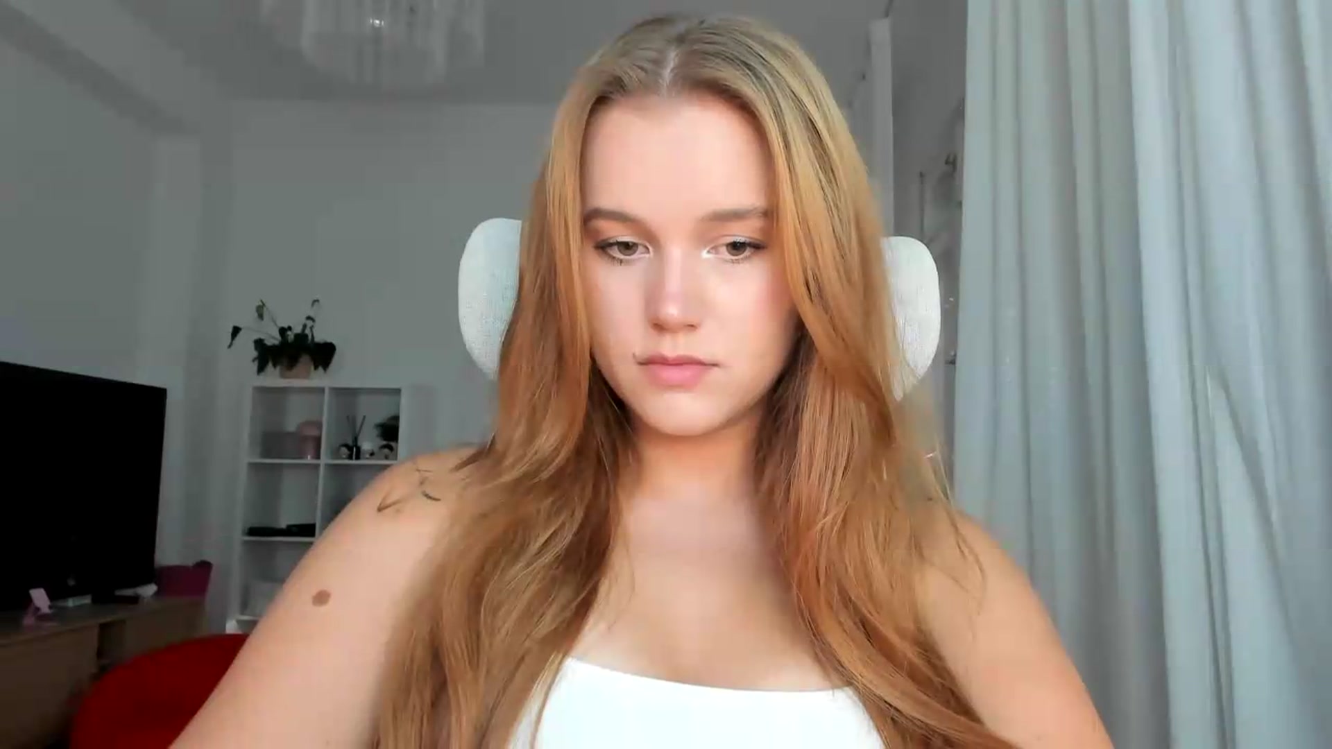 Gallery image thumbnail from Lia_lisia's myfreecams stream on, 07/28/2026, 16:20 image 3 of 20