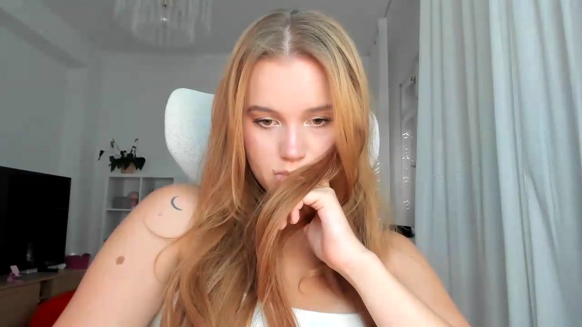 Gallery image thumbnail from Lia_lisia's myfreecams stream on, 07/28/2026, 16:20 image 13 of 20