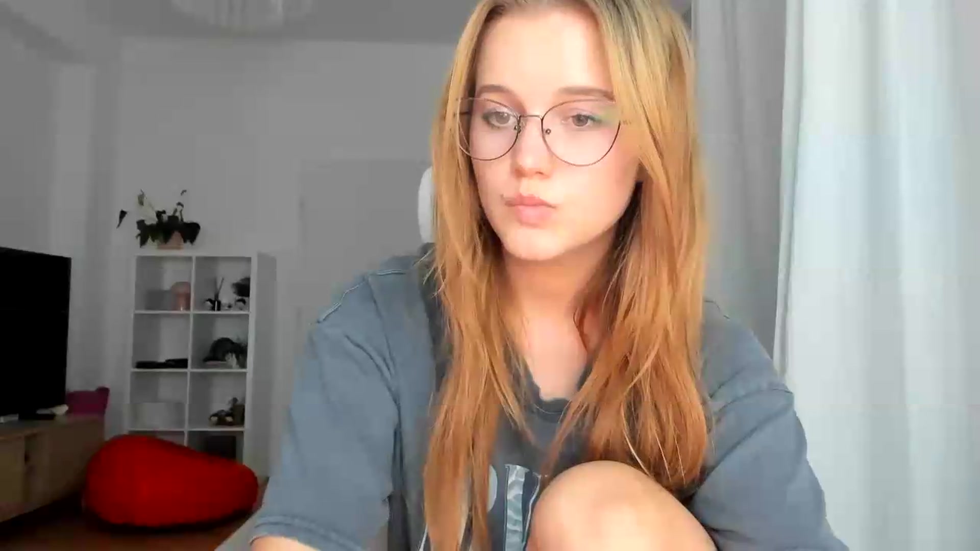 Gallery image thumbnail from Lia_lisia's myfreecams stream on, 07/28/2026, 21:40 image 10 of 20