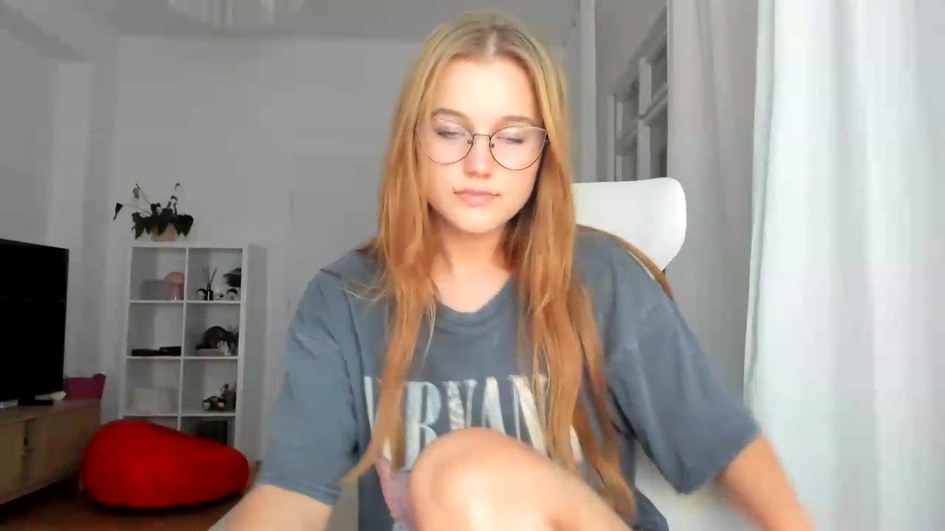Gallery image thumbnail from Lia_lisia's myfreecams stream on, 07/28/2026, 21:40 image 6 of 20