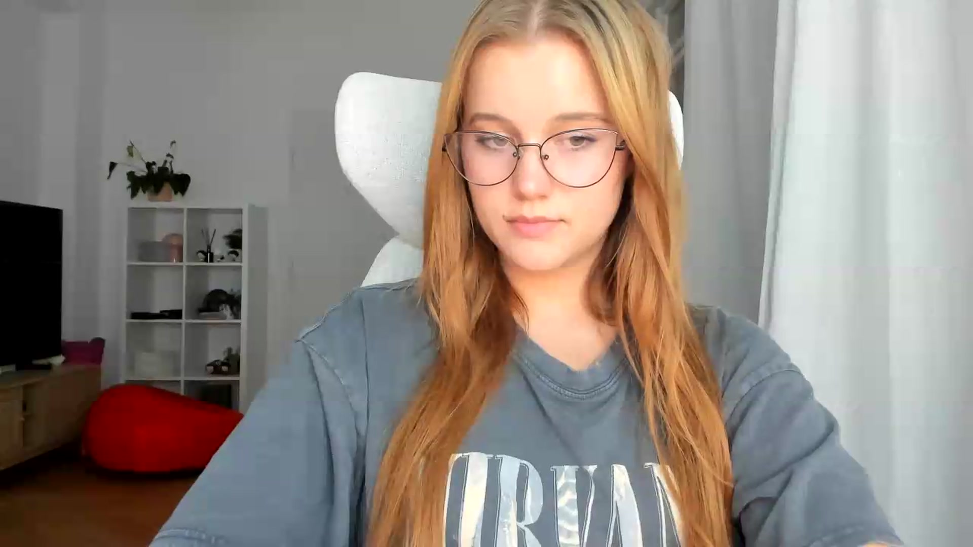 Gallery image thumbnail from Lia_lisia's myfreecams stream on, 07/28/2026, 21:40 image 16 of 20