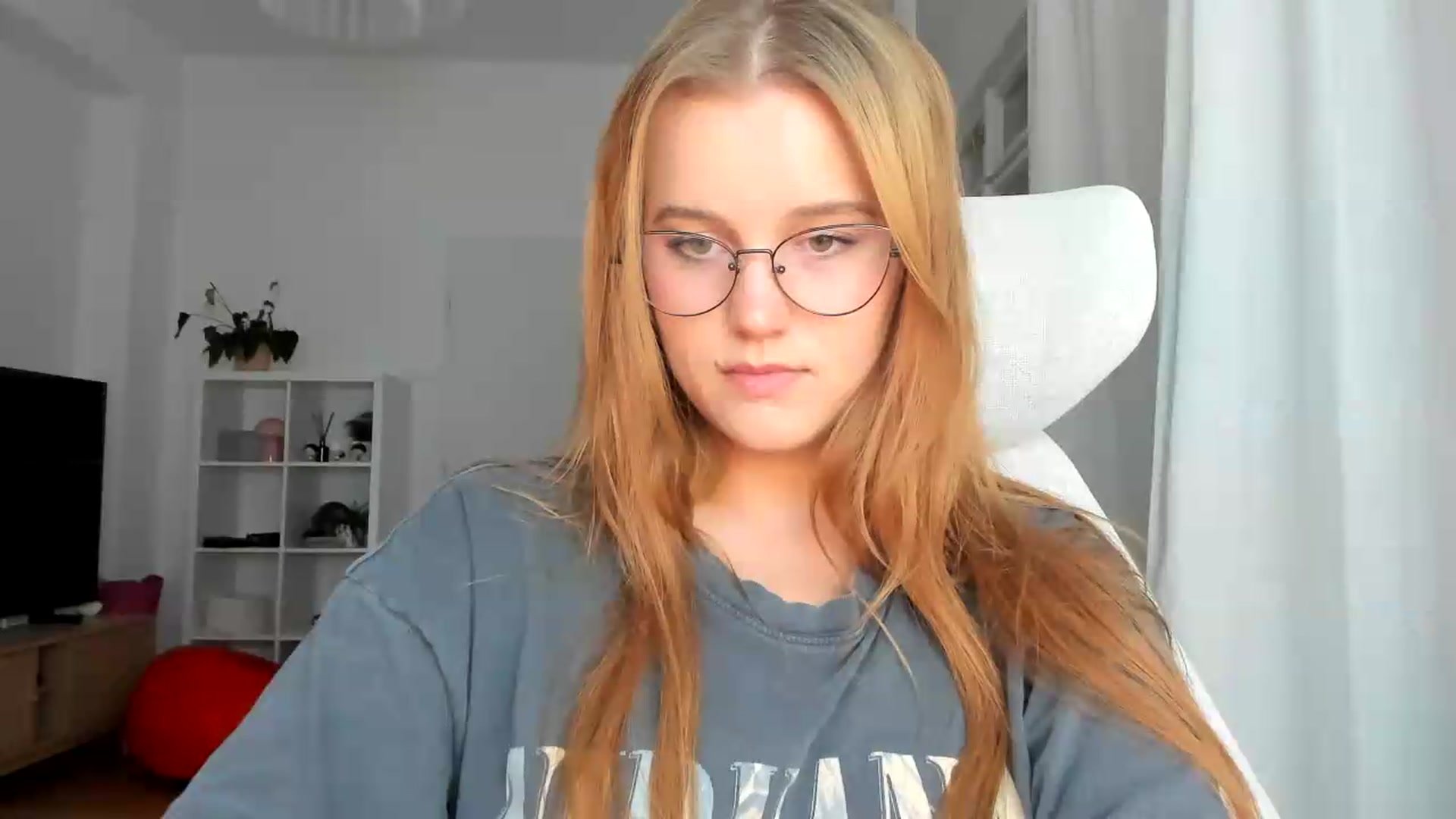 Gallery image thumbnail from Lia_lisia's myfreecams stream on, 07/28/2026, 21:40 image 3 of 20