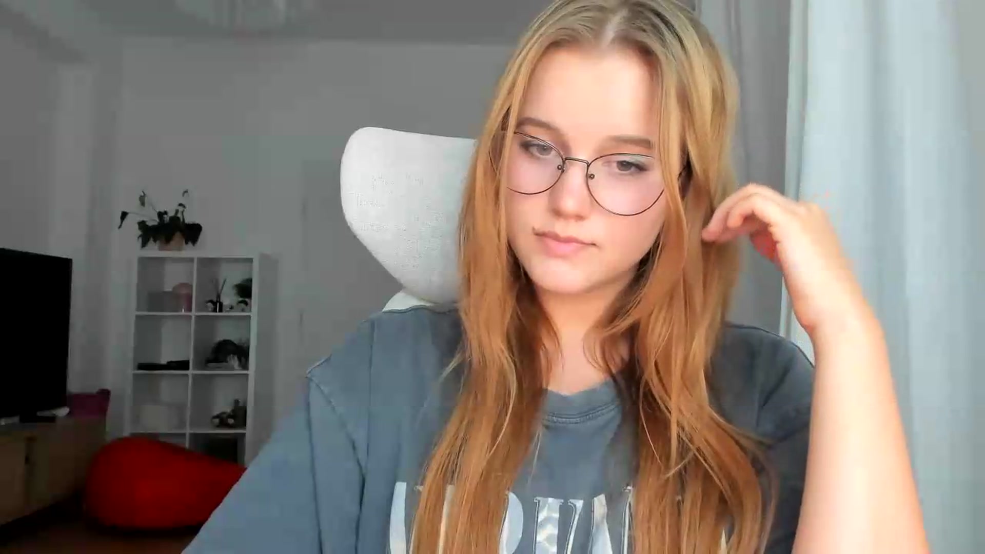 Gallery image thumbnail from Lia_lisia's myfreecams stream on, 07/28/2026, 21:40 image 12 of 20