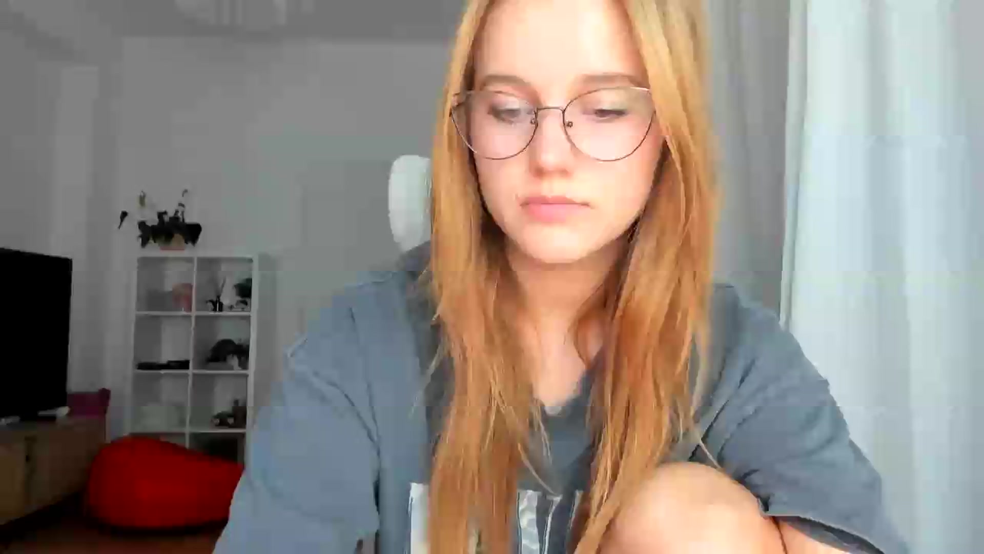 Gallery image thumbnail from Lia_lisia's myfreecams stream on, 07/28/2026, 21:40 image 11 of 20