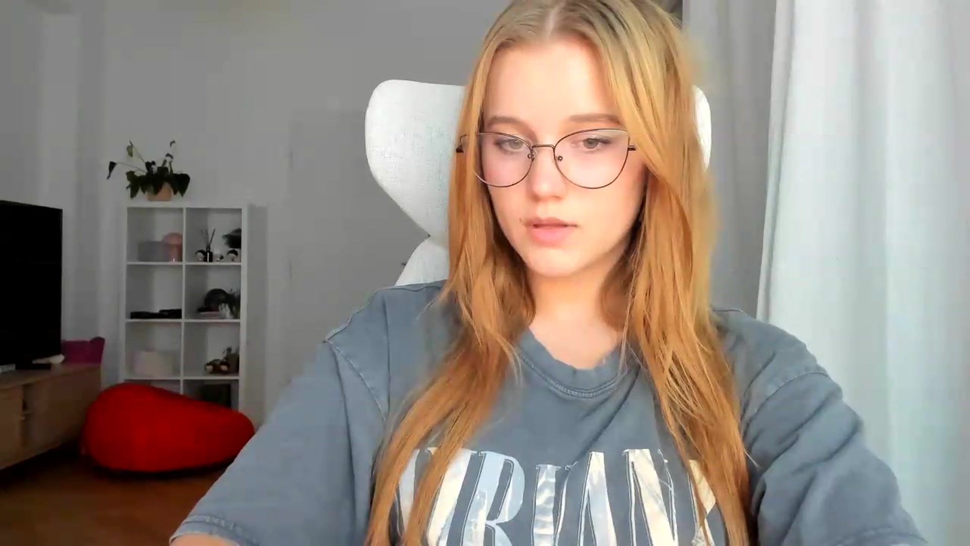 Gallery image thumbnail from Lia_lisia's myfreecams stream on, 07/28/2026, 21:40 image 17 of 20