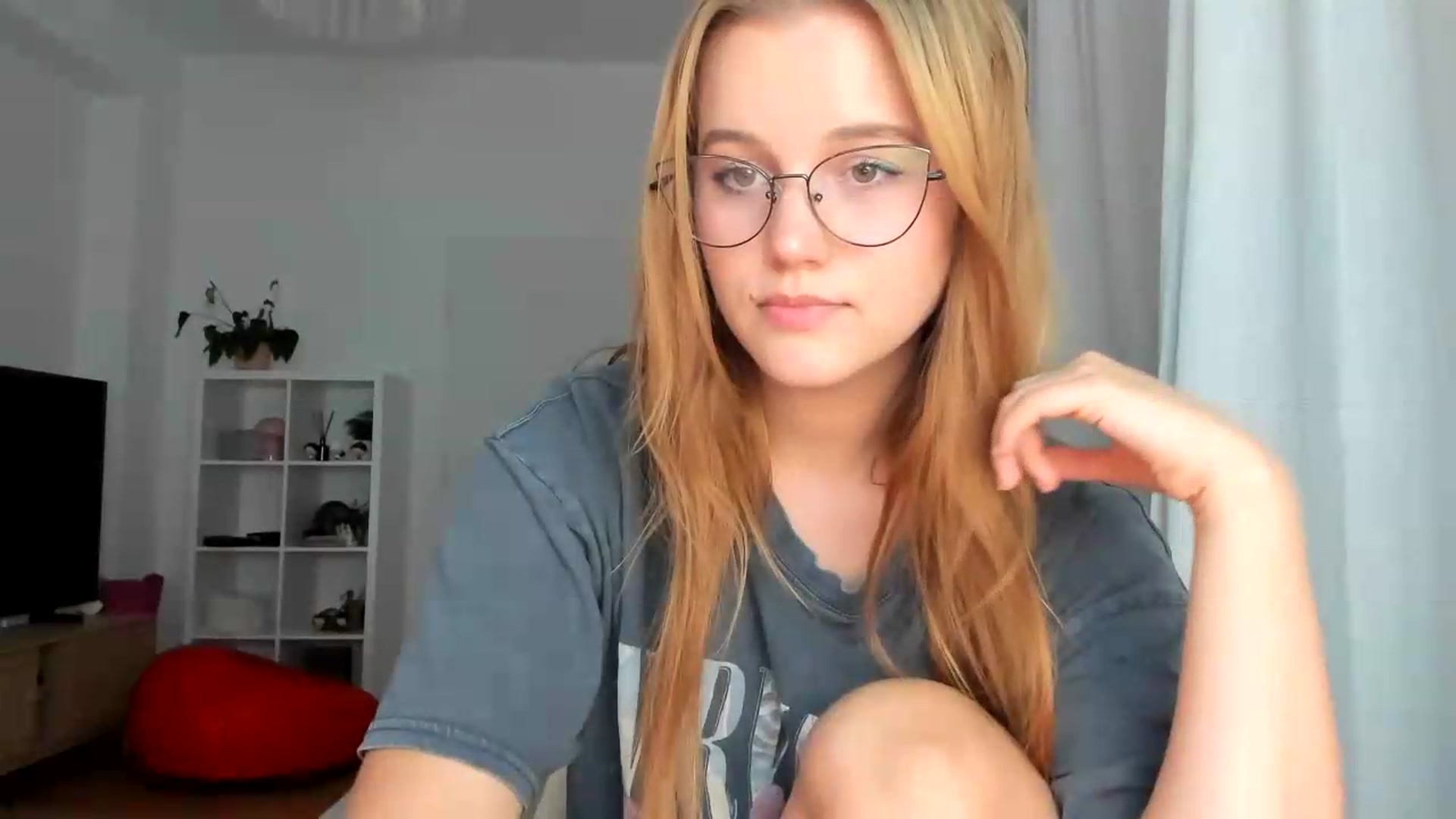 Gallery image thumbnail from Lia_lisia's myfreecams stream on, 07/28/2026, 21:40 image 8 of 20