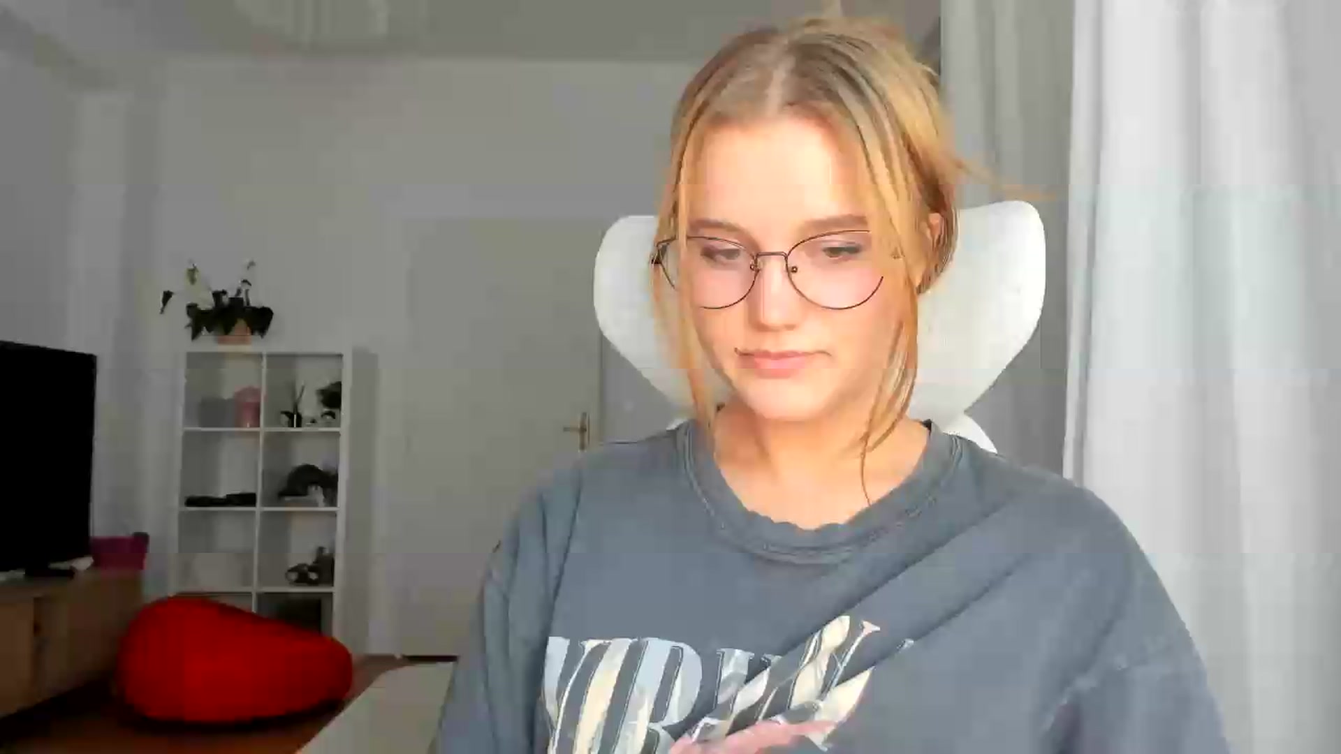 Gallery image thumbnail from Lia_lisia's myfreecams stream on, 07/28/2026, 22:59 image 5 of 20
