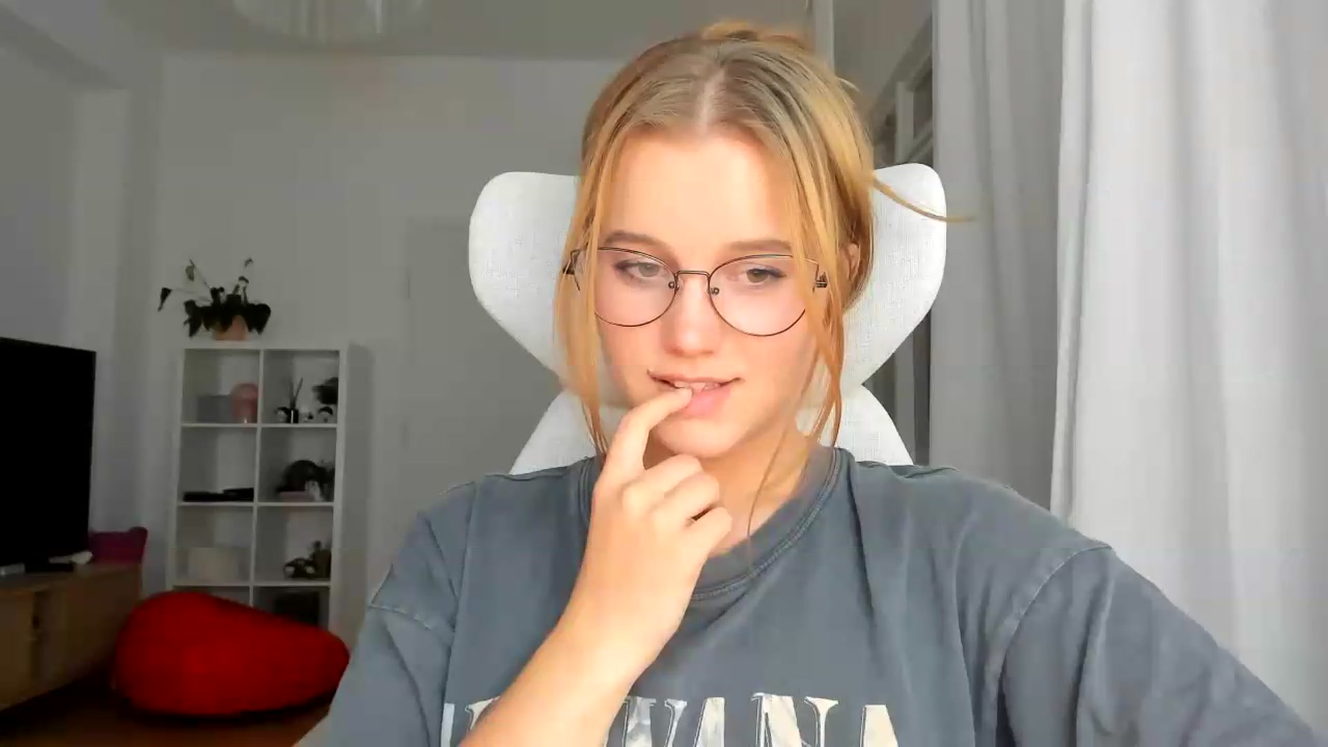 Gallery image thumbnail from Lia_lisia's myfreecams stream on, 07/28/2026, 22:59 image 3 of 20