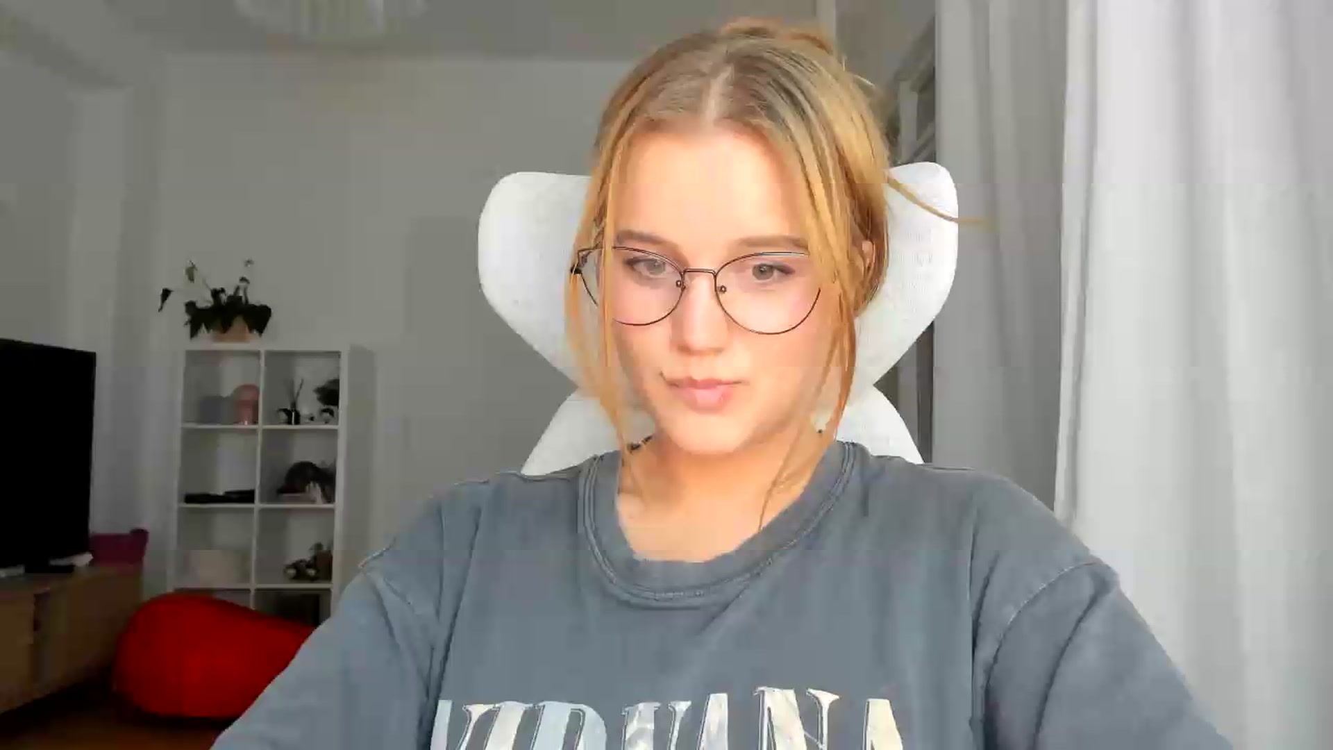 Gallery image thumbnail from Lia_lisia's myfreecams stream on, 07/28/2026, 22:59 image 4 of 20