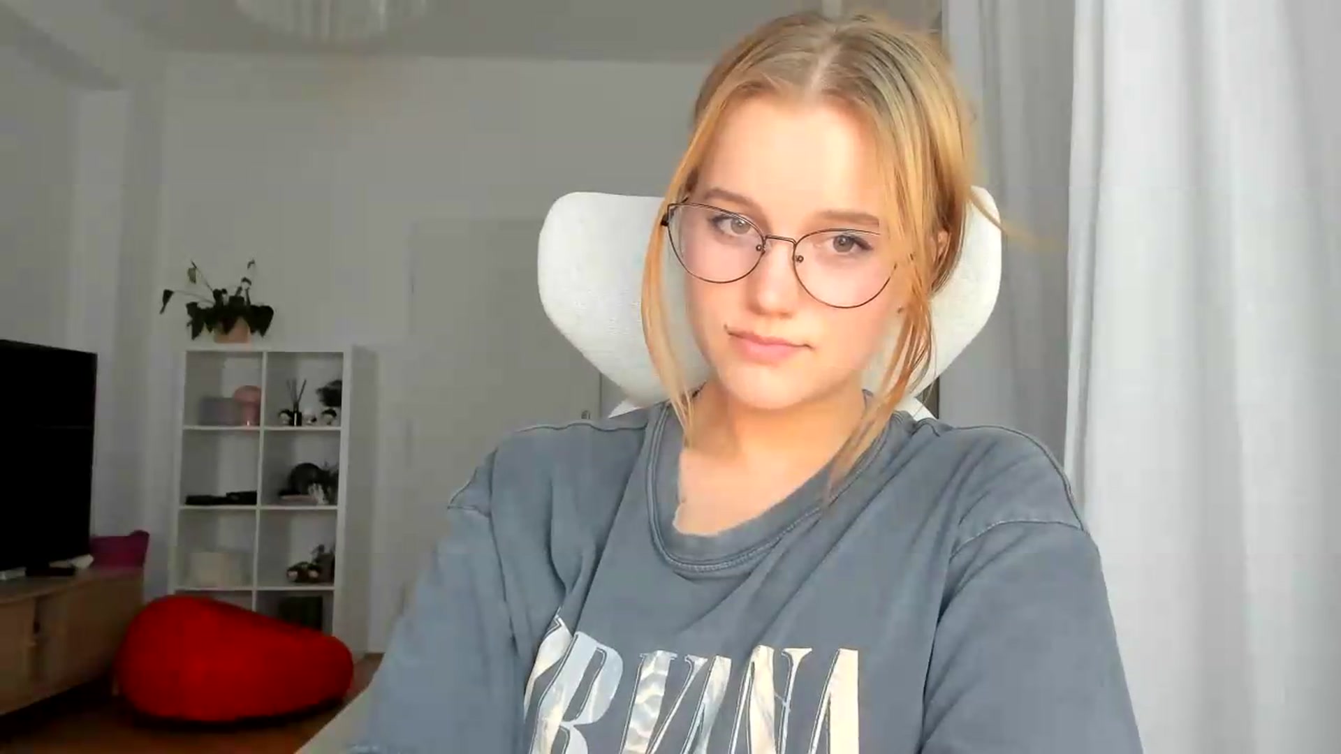 Gallery image thumbnail from Lia_lisia's myfreecams stream on, 07/28/2026, 22:59 image 9 of 20