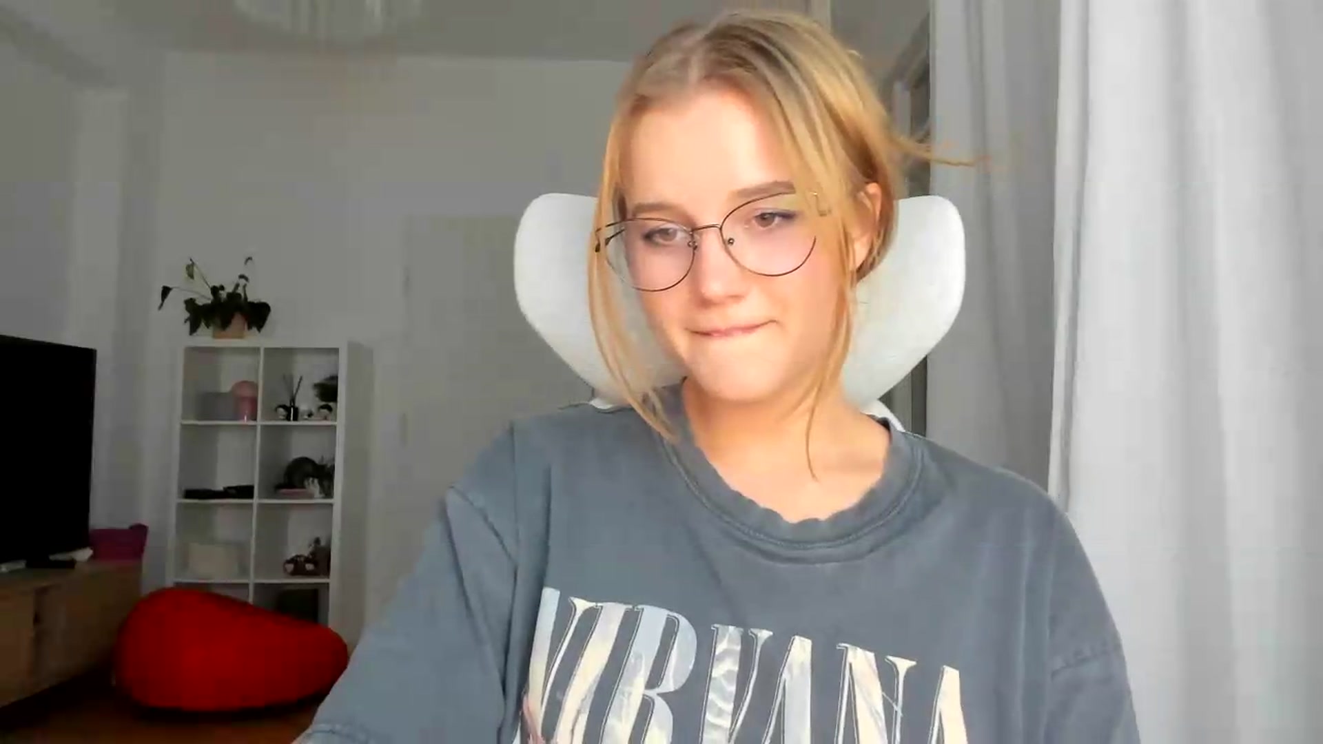 Gallery image thumbnail from Lia_lisia's myfreecams stream on, 07/28/2026, 22:59 image 6 of 20