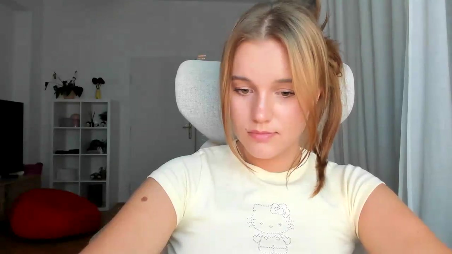 Gallery image thumbnail from Lia_lisia's myfreecams stream on, 07/29/2026, 18:09 image 18 of 20
