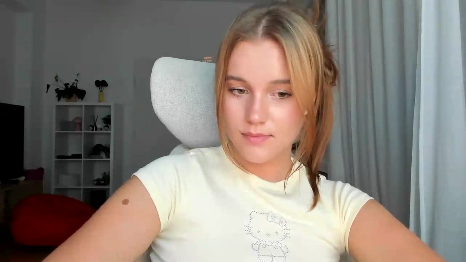 Gallery image thumbnail from Lia_lisia's myfreecams stream on, 07/29/2026, 18:09 image 17 of 20