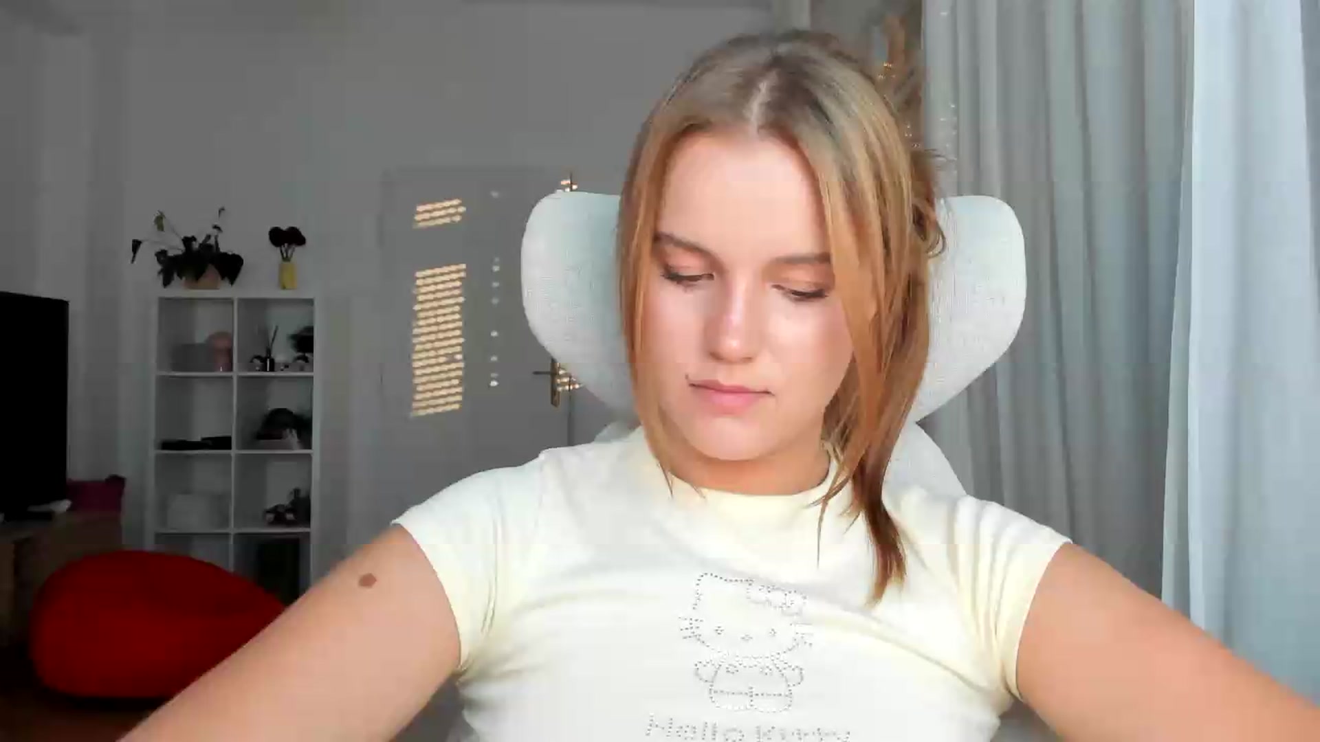 Gallery image thumbnail from Lia_lisia's myfreecams stream on, 07/29/2026, 18:09 image 1 of 20