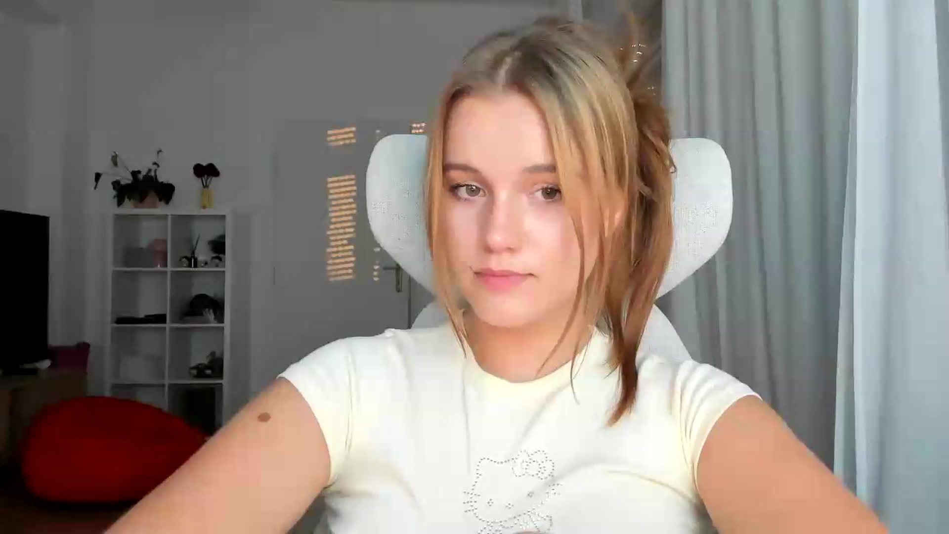 Gallery image thumbnail from Lia_lisia's myfreecams stream on, 07/29/2026, 18:09 image 11 of 20