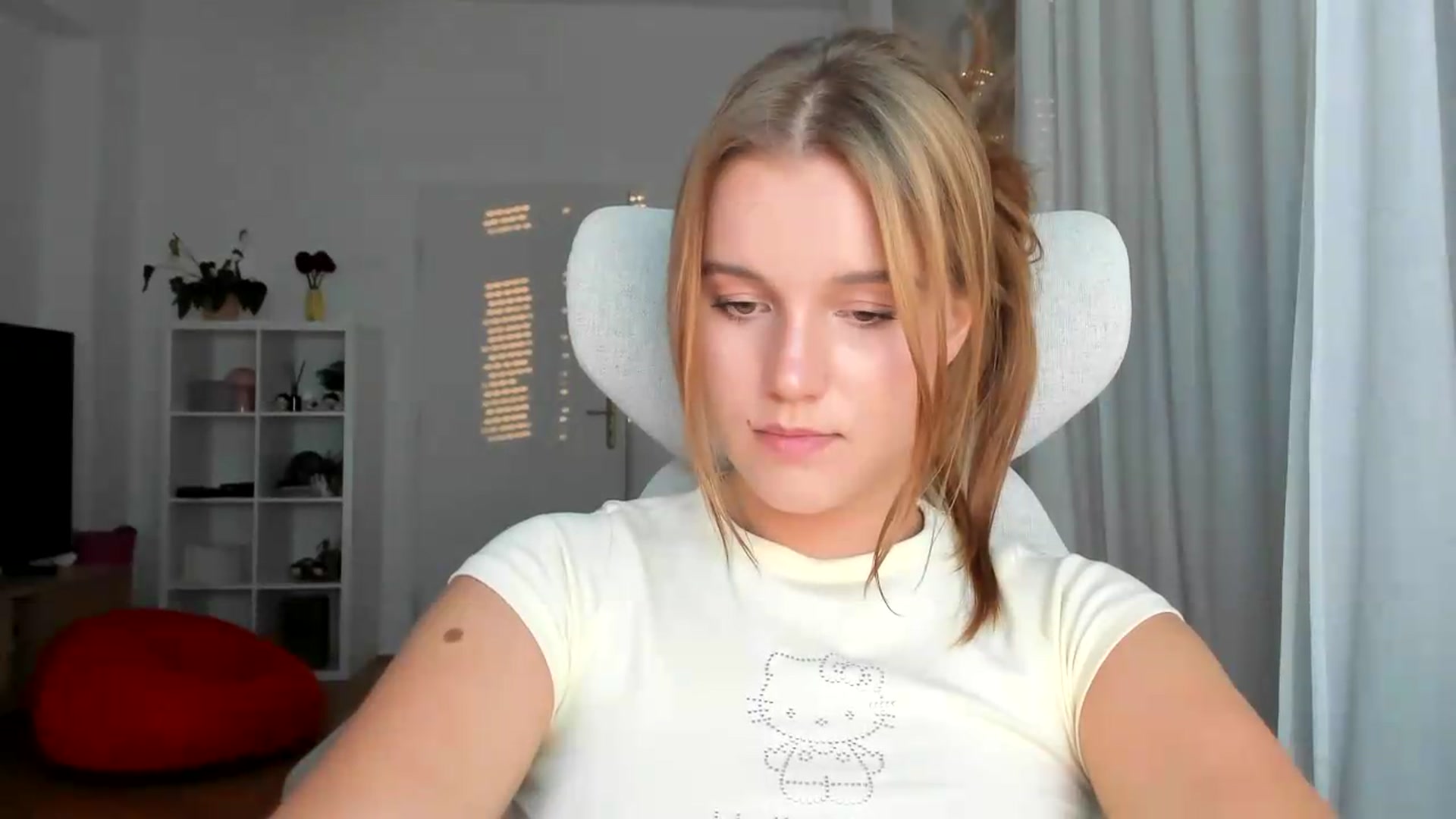 Gallery image thumbnail from Lia_lisia's myfreecams stream on, 07/29/2026, 18:09 image 7 of 20