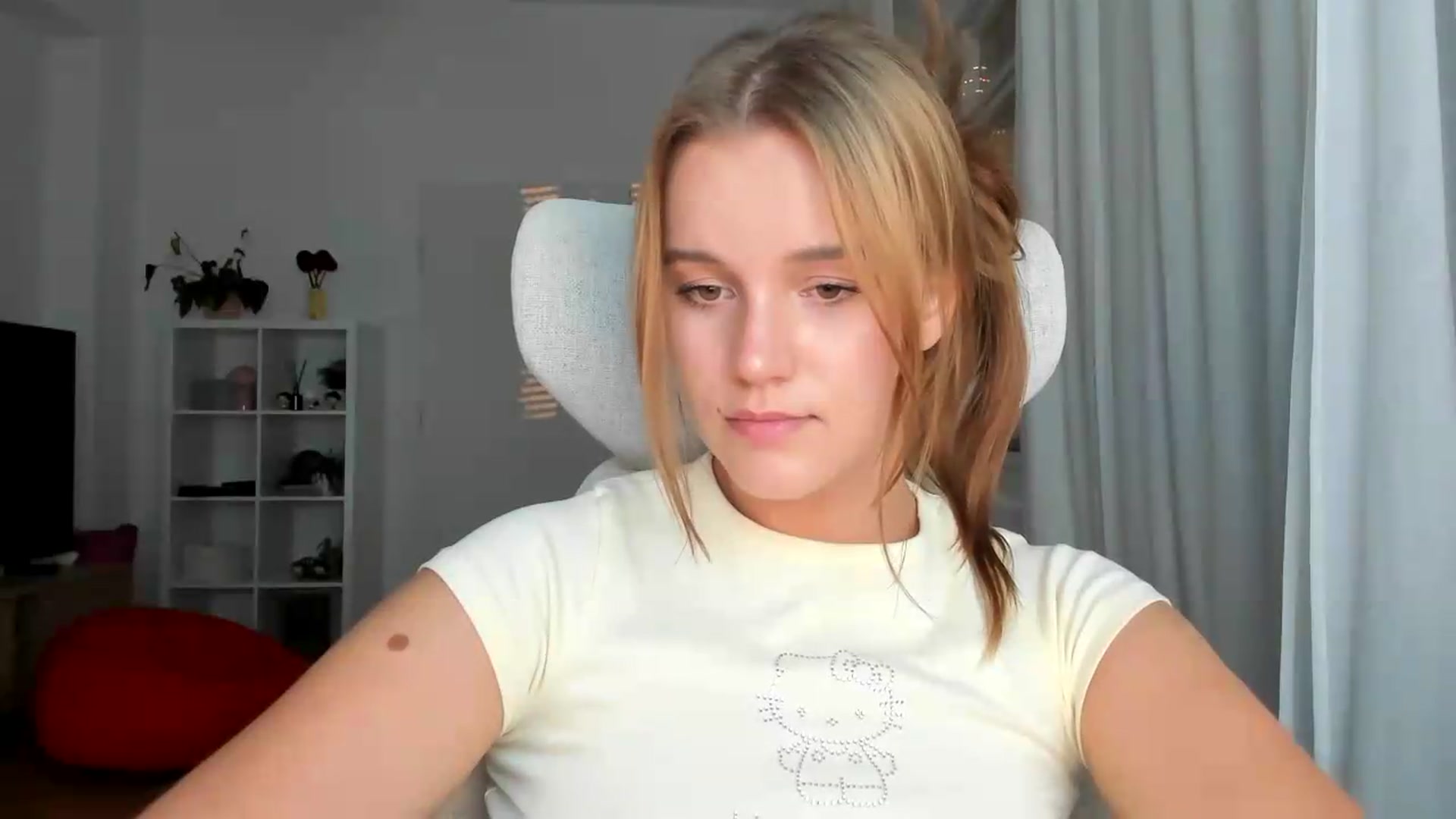 Gallery image thumbnail from Lia_lisia's myfreecams stream on, 07/29/2026, 18:09 image 15 of 20