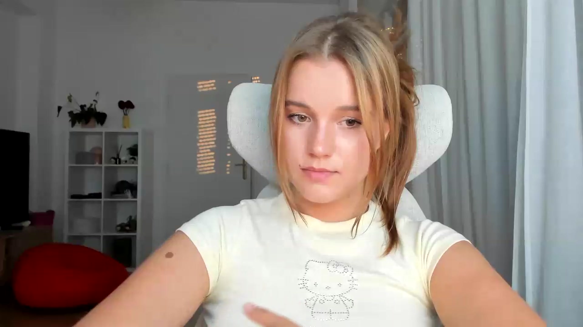 Gallery image thumbnail from Lia_lisia's myfreecams stream on, 07/29/2026, 18:09 image 9 of 20