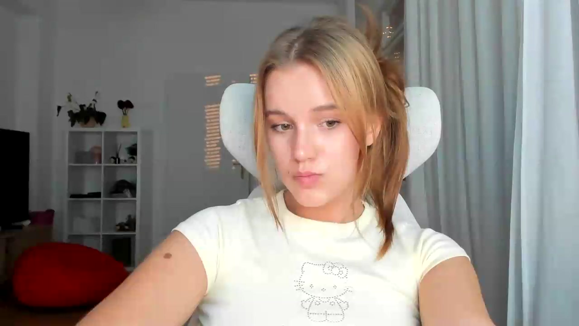 Gallery image thumbnail from Lia_lisia's myfreecams stream on, 07/29/2026, 18:09 image 14 of 20