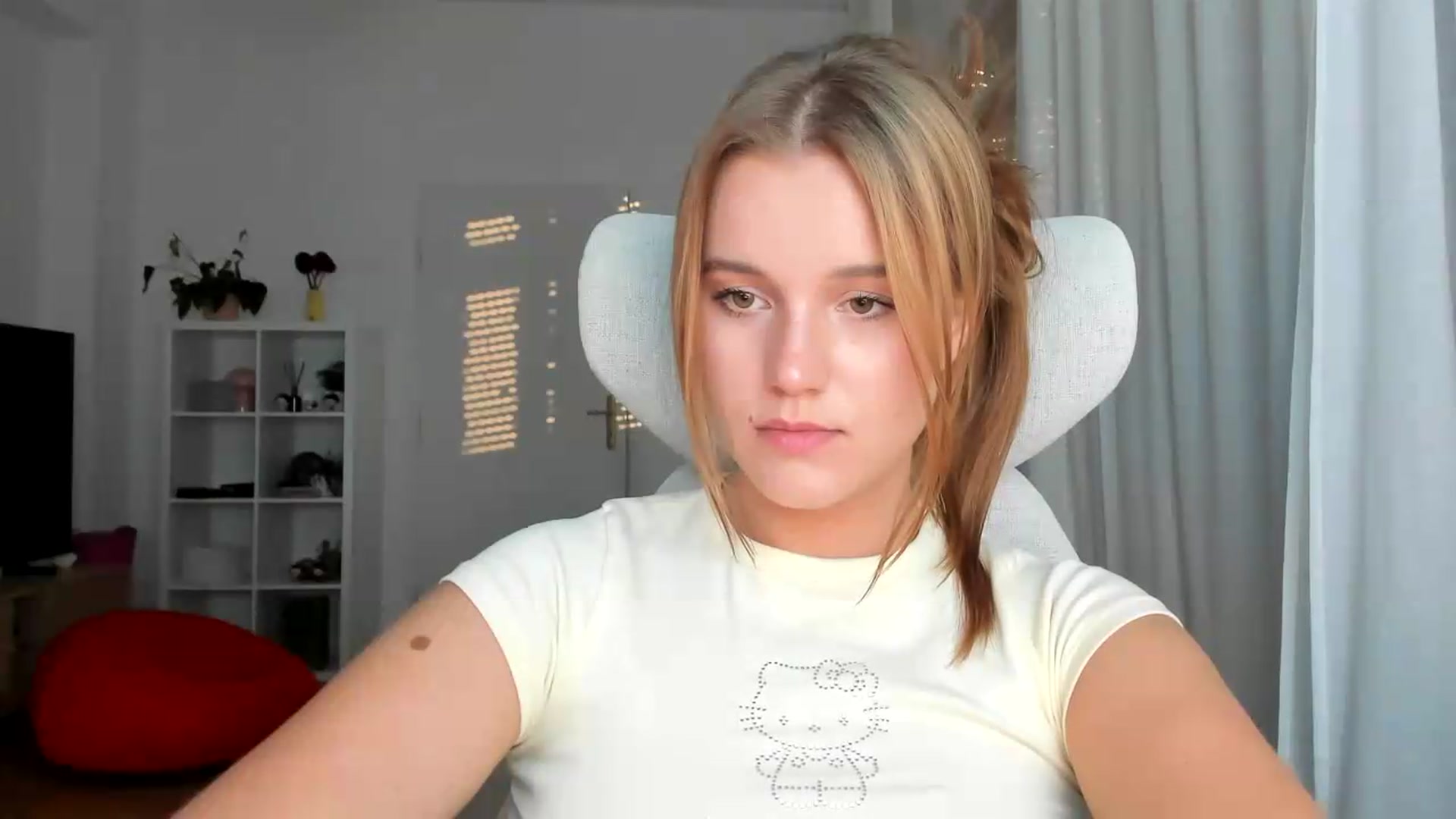 Gallery image thumbnail from Lia_lisia's myfreecams stream on, 07/29/2026, 18:09 image 3 of 20