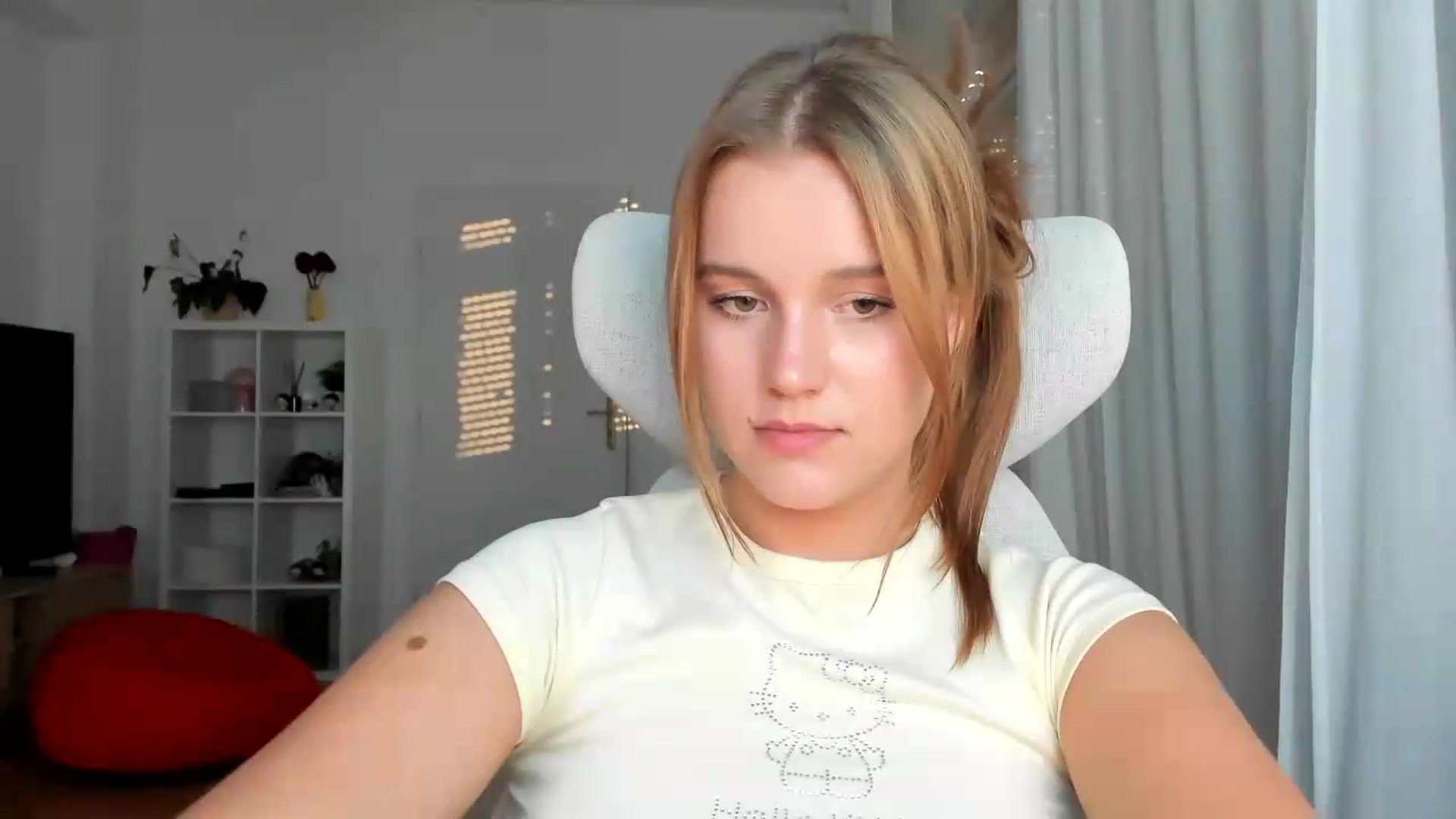 Gallery image thumbnail from Lia_lisia's myfreecams stream on, 07/29/2026, 18:09 image 2 of 20