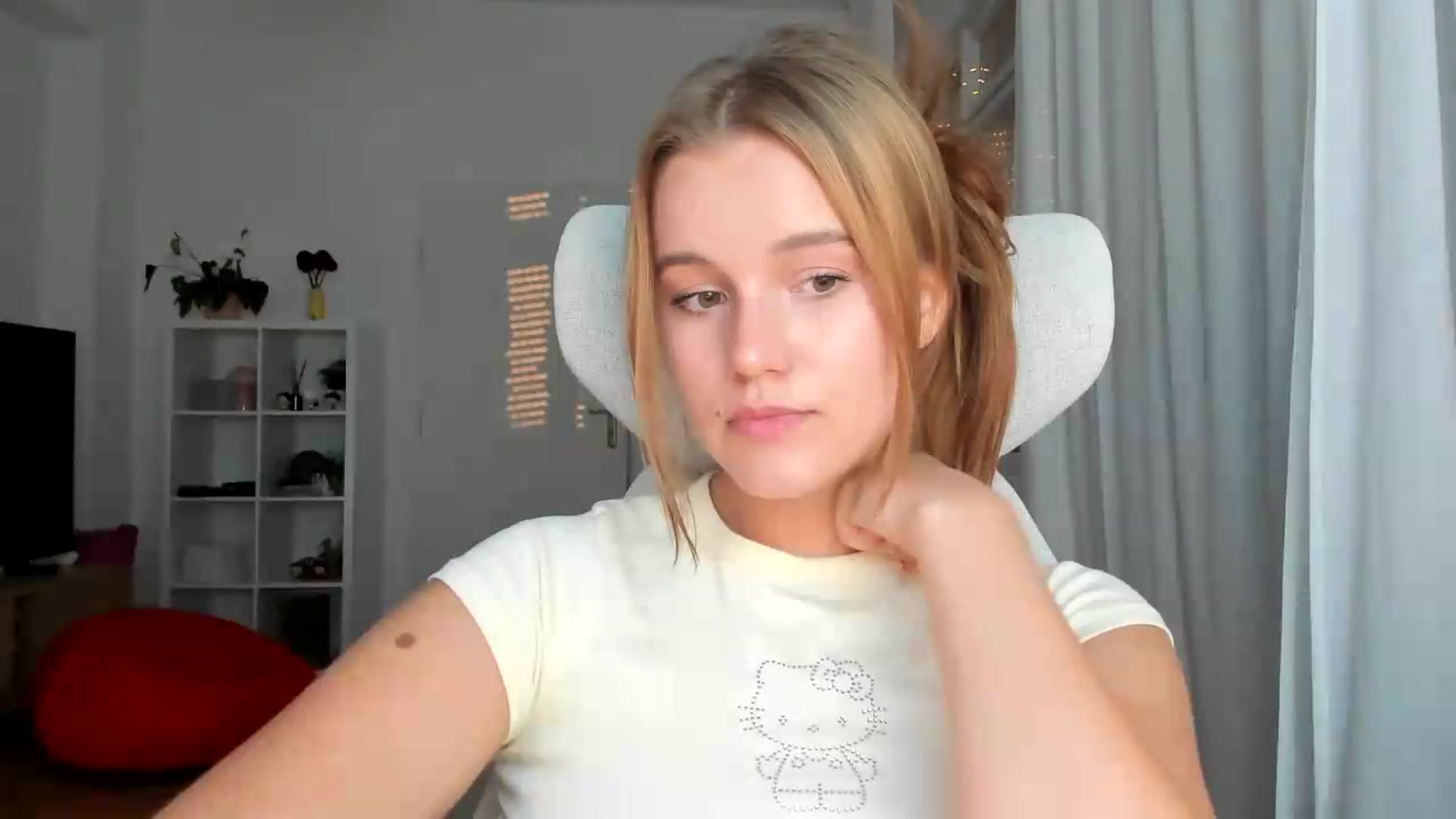 Gallery image thumbnail from Lia_lisia's myfreecams stream on, 07/29/2026, 18:09 image 12 of 20