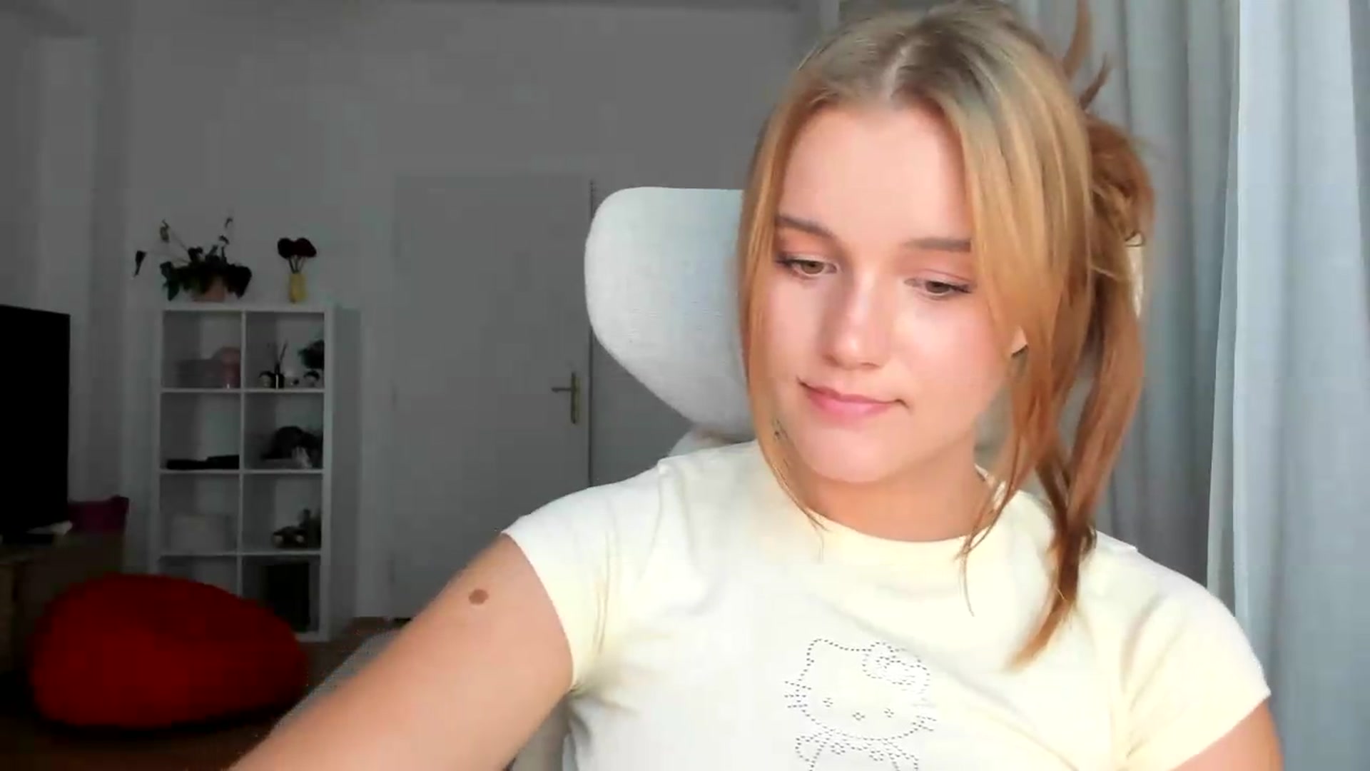 Gallery image thumbnail from Lia_lisia's myfreecams stream on, 07/29/2026, 18:09 image 20 of 20