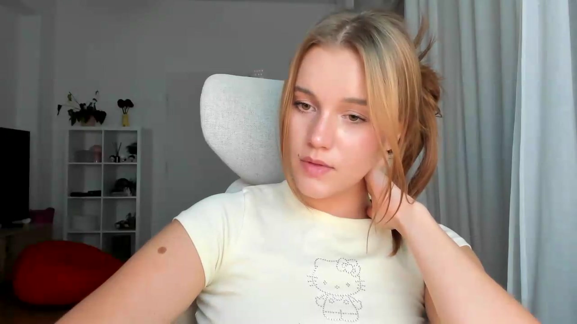 Gallery image thumbnail from Lia_lisia's myfreecams stream on, 07/29/2026, 18:09 image 19 of 20