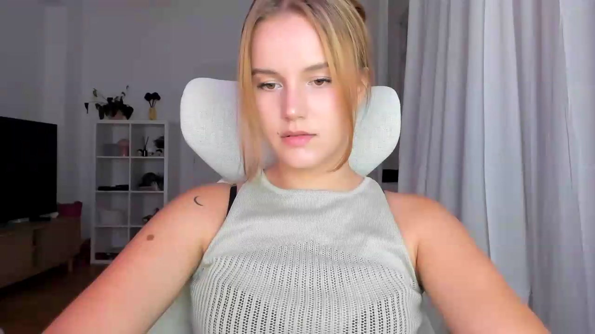 Gallery image thumbnail from Lia_lisia's myfreecams stream on, 07/31/2026, 18:21 image 18 of 20