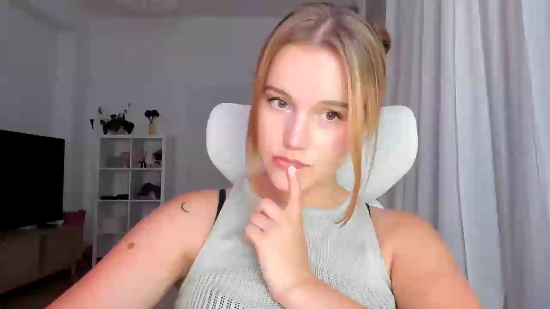 Gallery image thumbnail from Lia_lisia's myfreecams stream on, 07/31/2026, 18:21 image 8 of 20