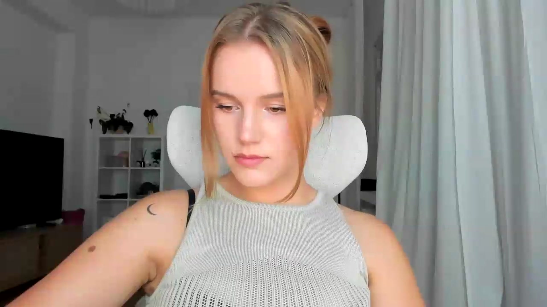 Gallery image thumbnail from Lia_lisia's myfreecams stream on, 07/31/2026, 18:21 image 2 of 20