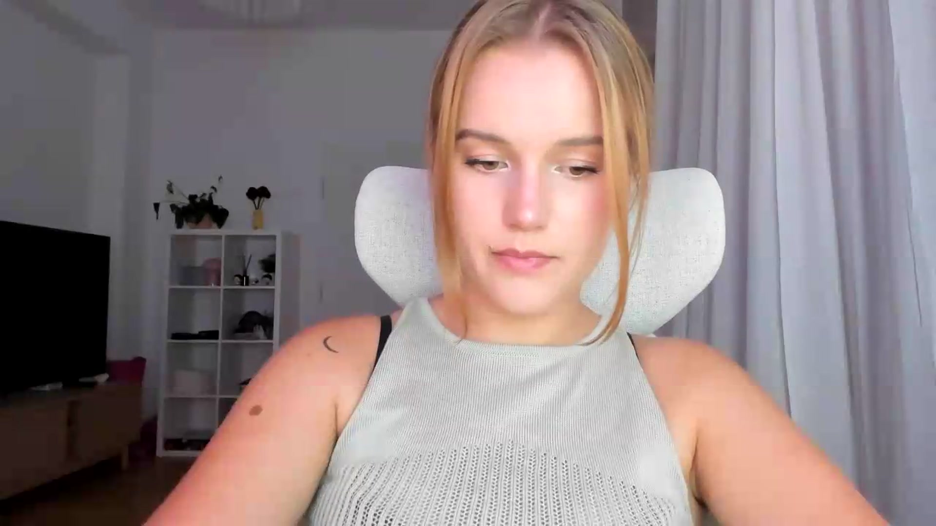 Gallery image thumbnail from Lia_lisia's myfreecams stream on, 07/31/2026, 18:21 image 11 of 20