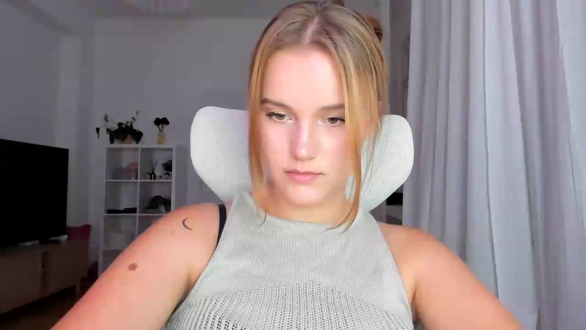 Gallery image thumbnail from Lia_lisia's myfreecams stream on, 07/31/2026, 18:21 image 12 of 20