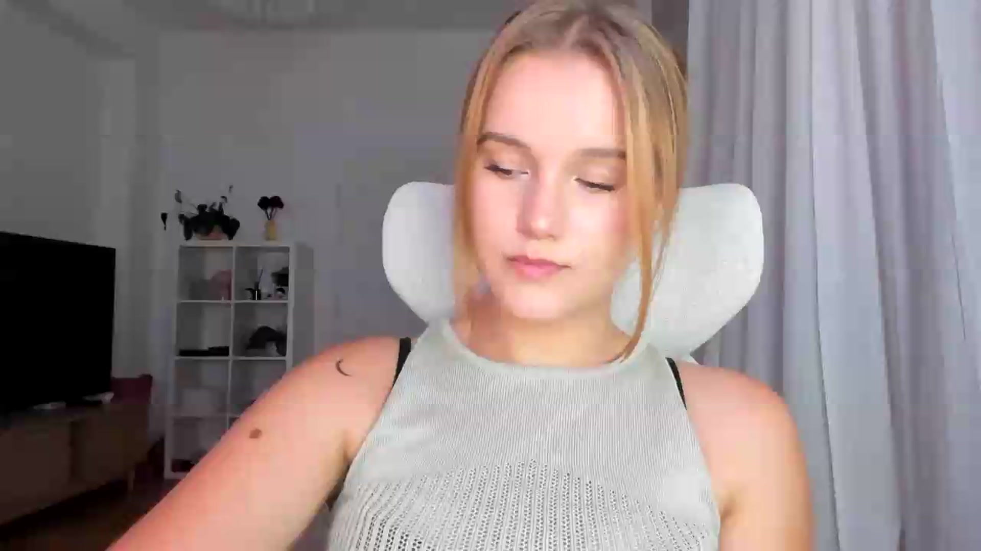 Gallery image thumbnail from Lia_lisia's myfreecams stream on, 07/31/2026, 18:21 image 9 of 20