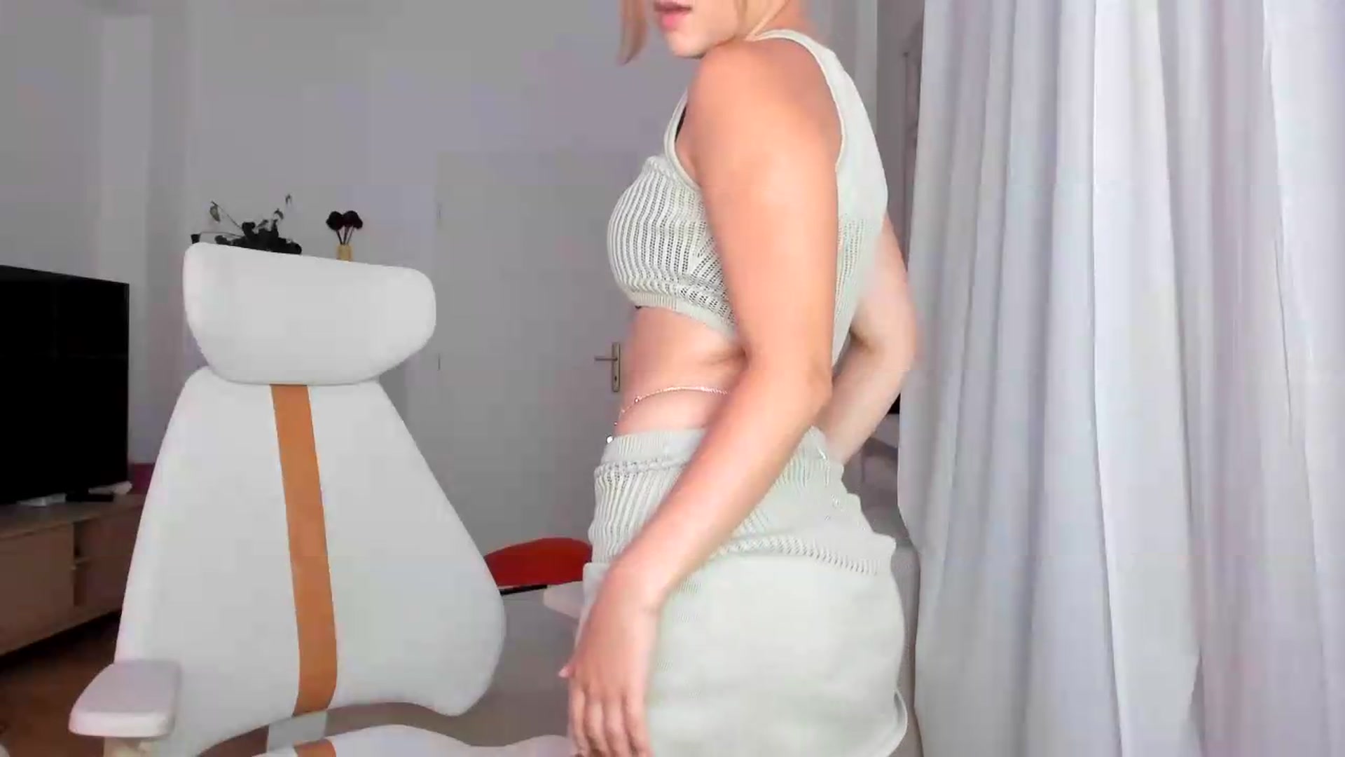 Gallery image thumbnail from Lia_lisia's myfreecams stream on, 07/31/2026, 18:21 image 15 of 20