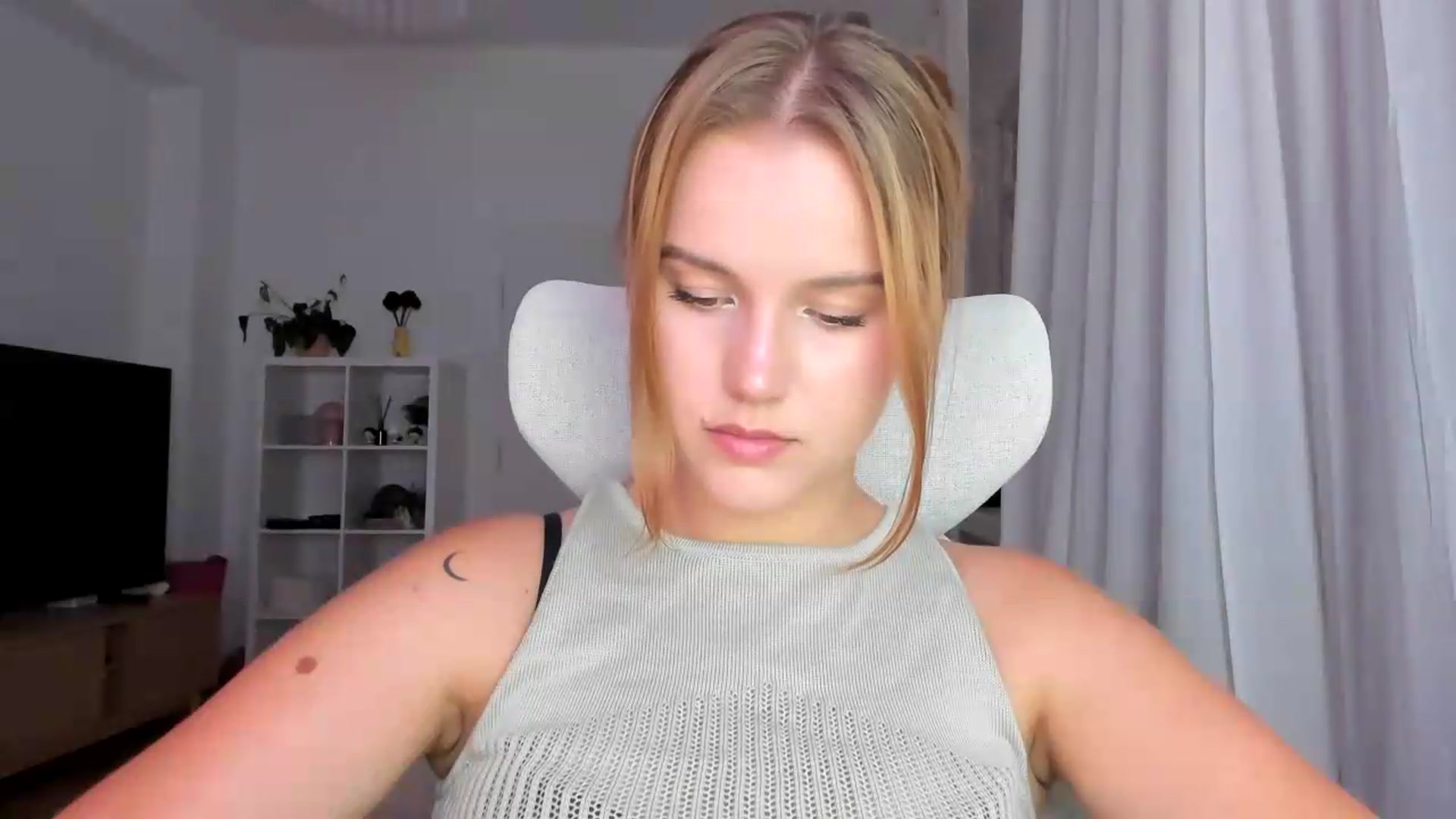 Gallery image thumbnail from Lia_lisia's myfreecams stream on, 07/31/2026, 18:21 image 6 of 20