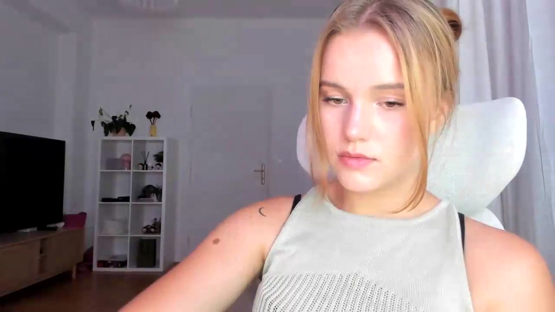 Gallery image thumbnail from Lia_lisia's myfreecams stream on, 07/31/2026, 18:21 image 7 of 20